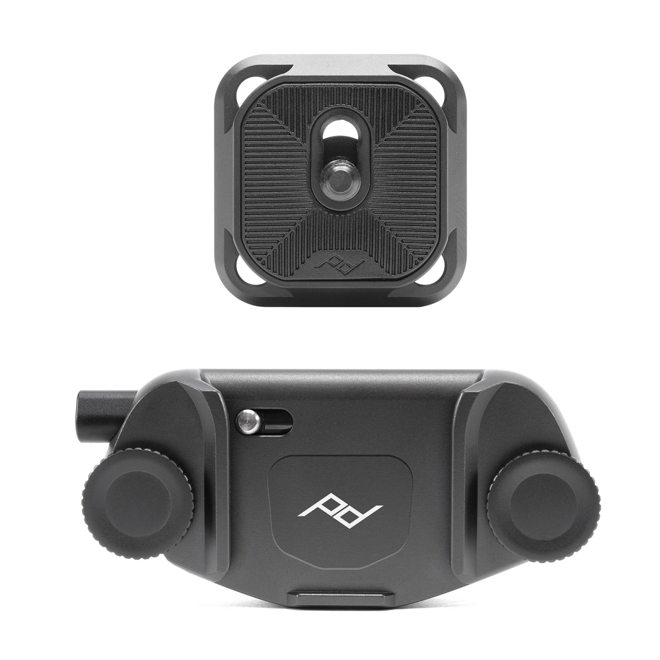 Supporto per fotocamera grigio e piastra a sgancio rapido con logo PD su sfondo bianco.