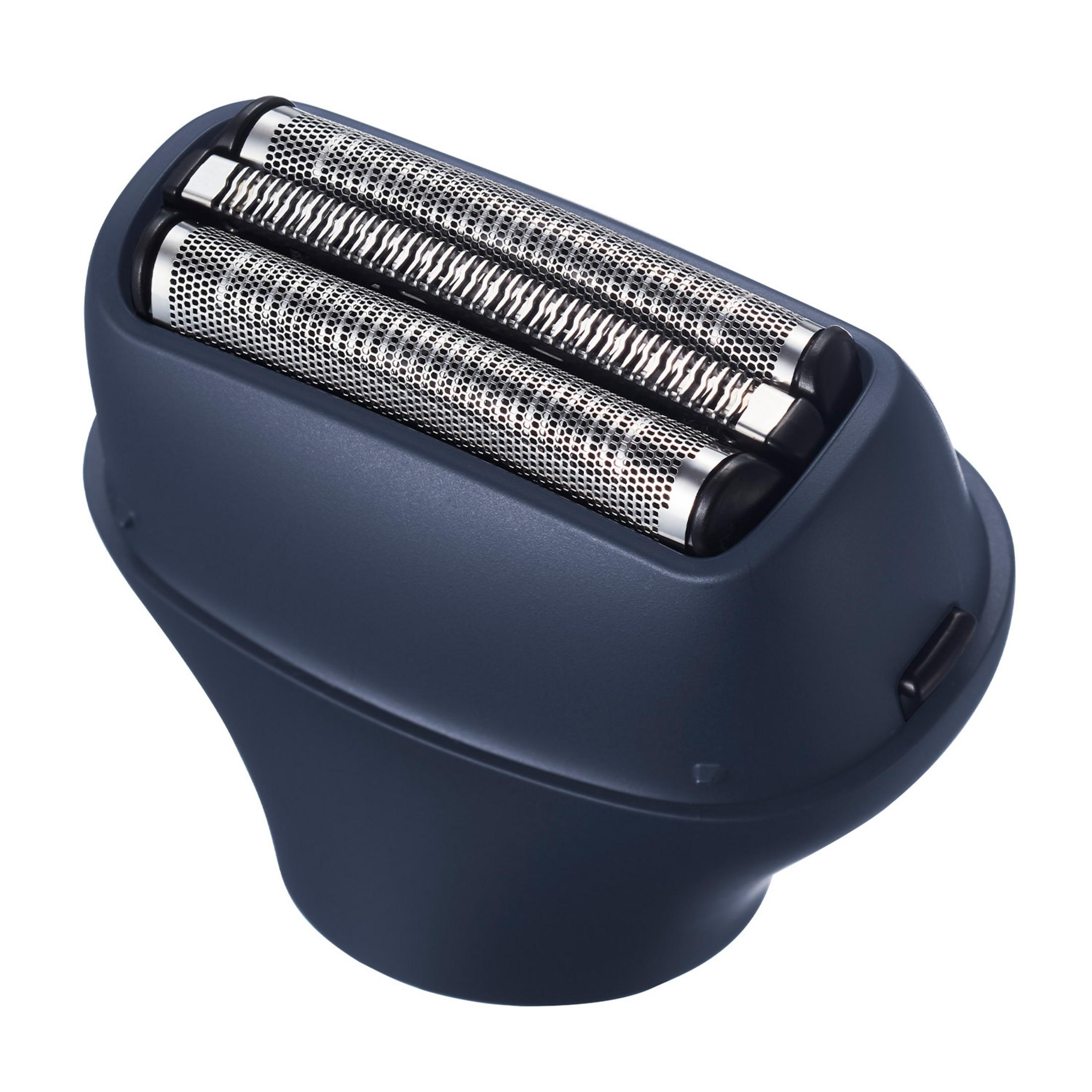 Zbliżenie ciemnoniebieskiej głowicy golarki elektrycznej z trzema srebrnymi foliami tnącymi.