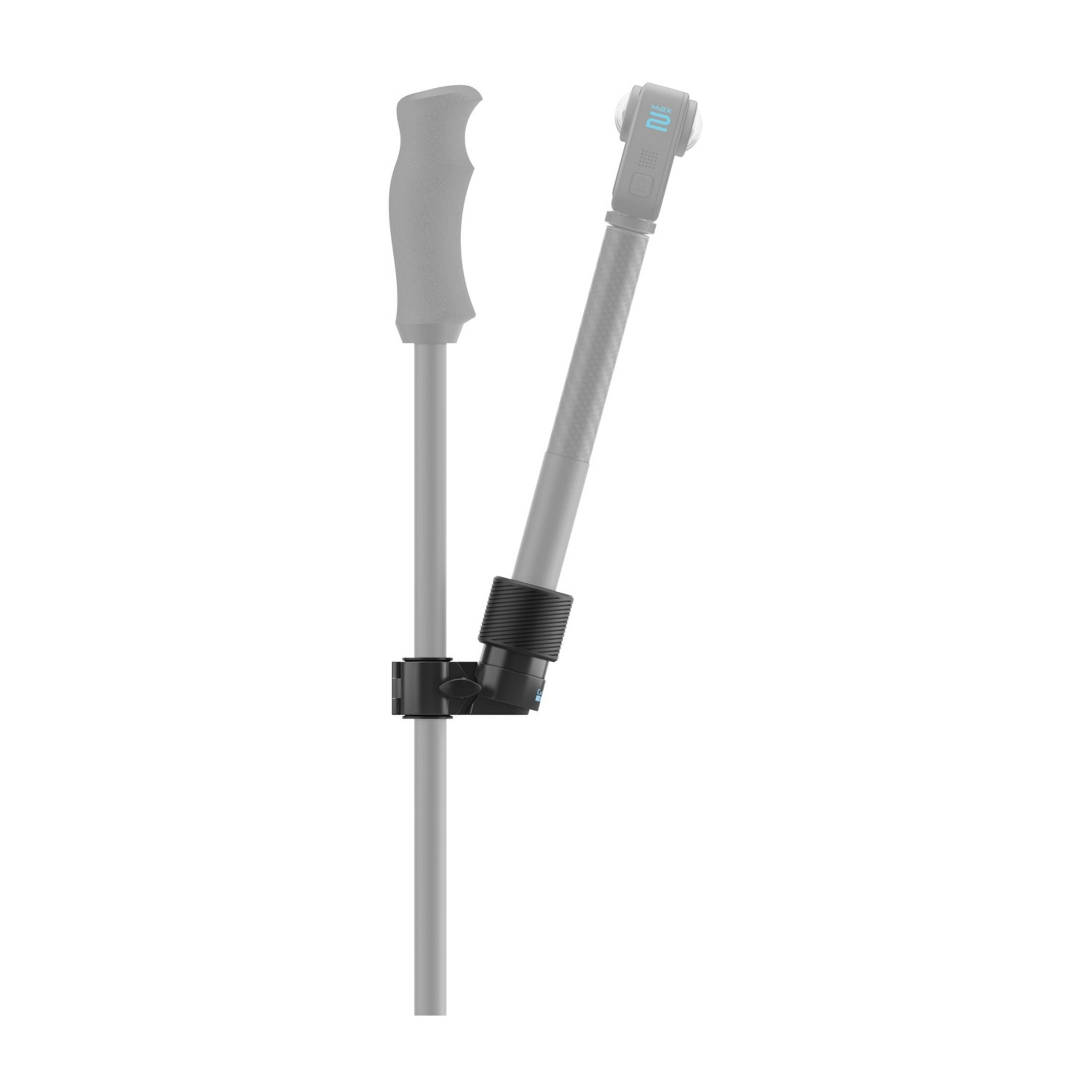 Un adaptador de pinza negro conecta dos postes grises, uno con cámara.