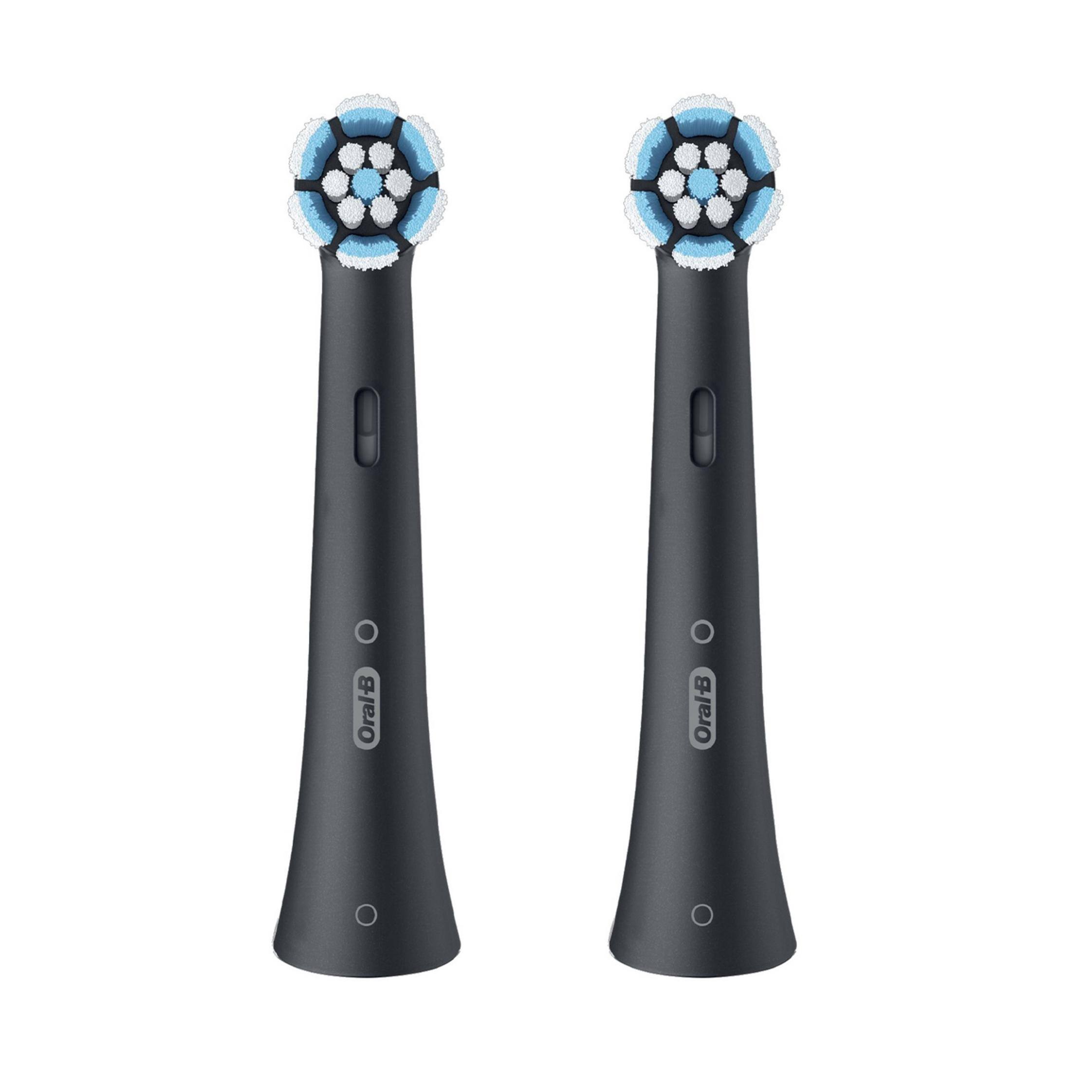 Dwie ciemne główki szczoteczki do zębów z niebiesko-białym włosiem obok siebie.