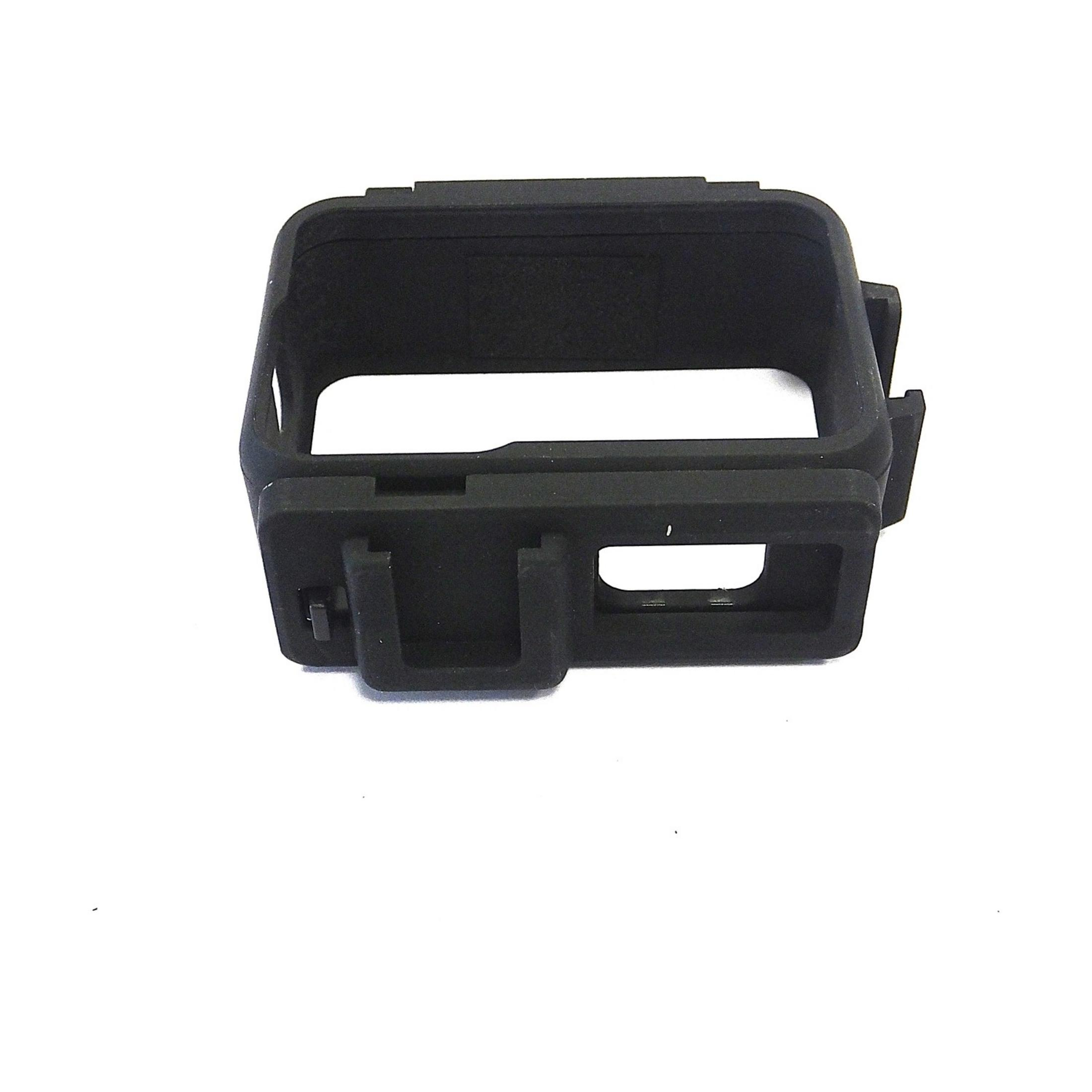 Un alloggiamento nero per action camera, isolato su sfondo bianco.