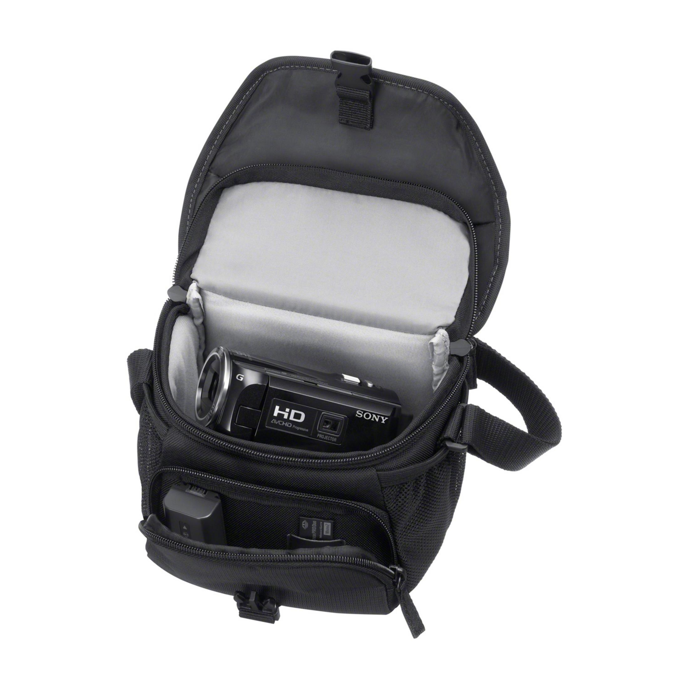 Borsa nera per fotocamera aperta, mostra un videocamera Sony HD e accessori all'interno.