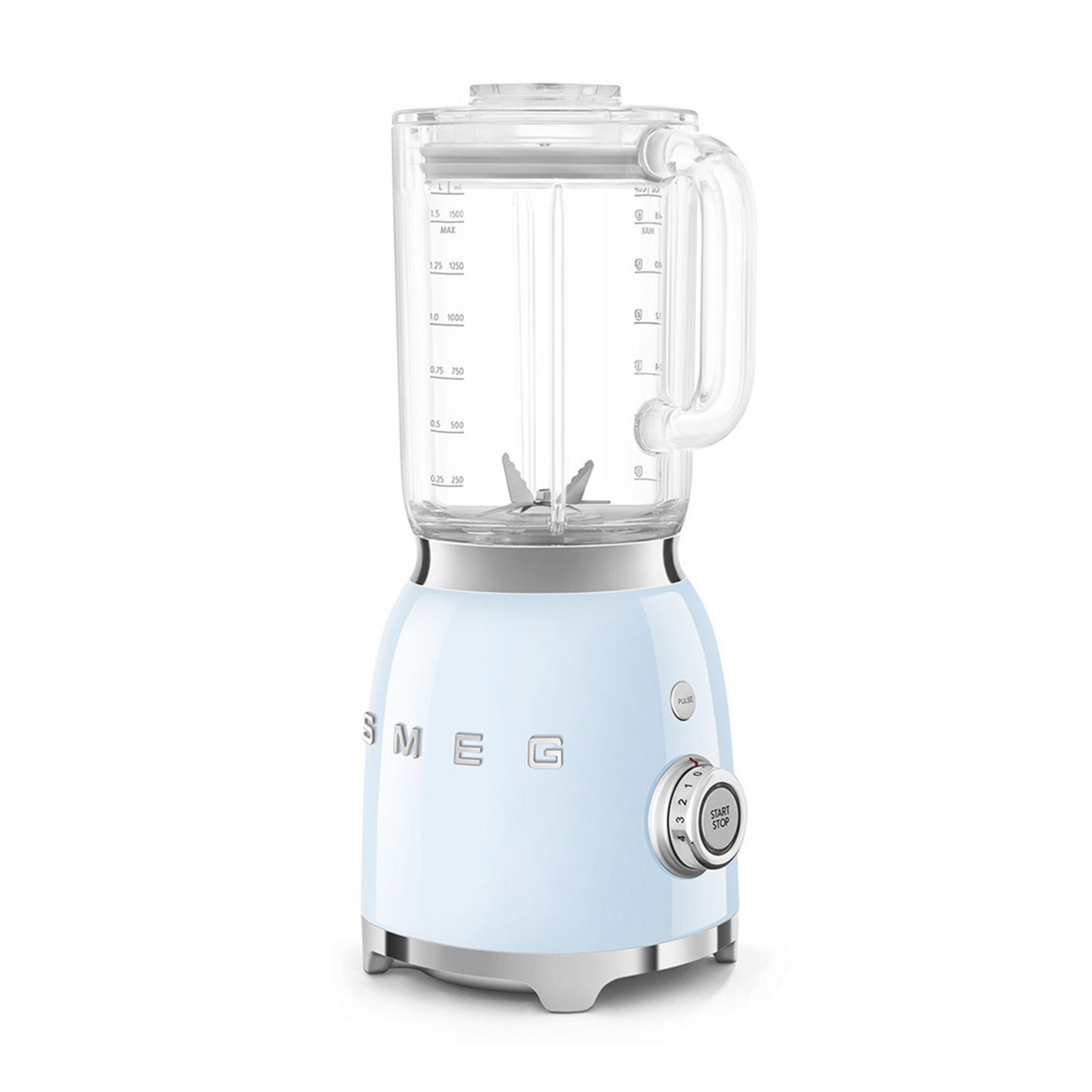 Jasnoniebieski blender SMEG ze srebrną podstawą i elementami sterującymi.