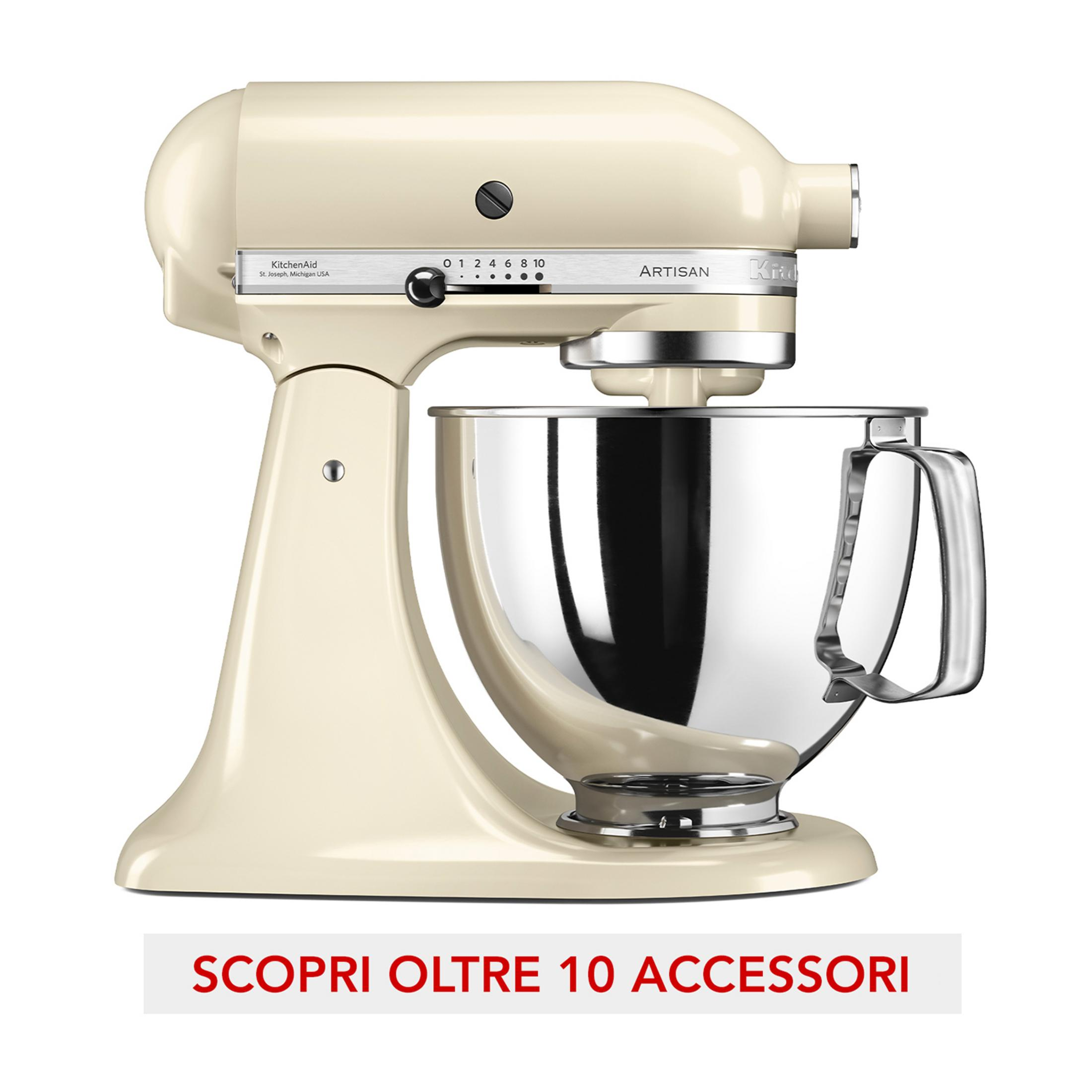 Kremowy robot kuchenny KitchenAid na białym tle.