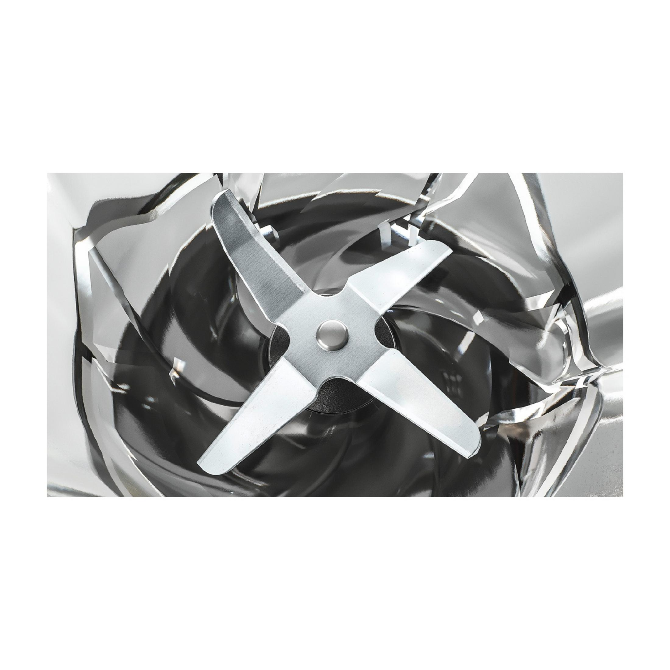 Zbliżenie ostrzy w kielichu blendera. Ostrza są metalowe.