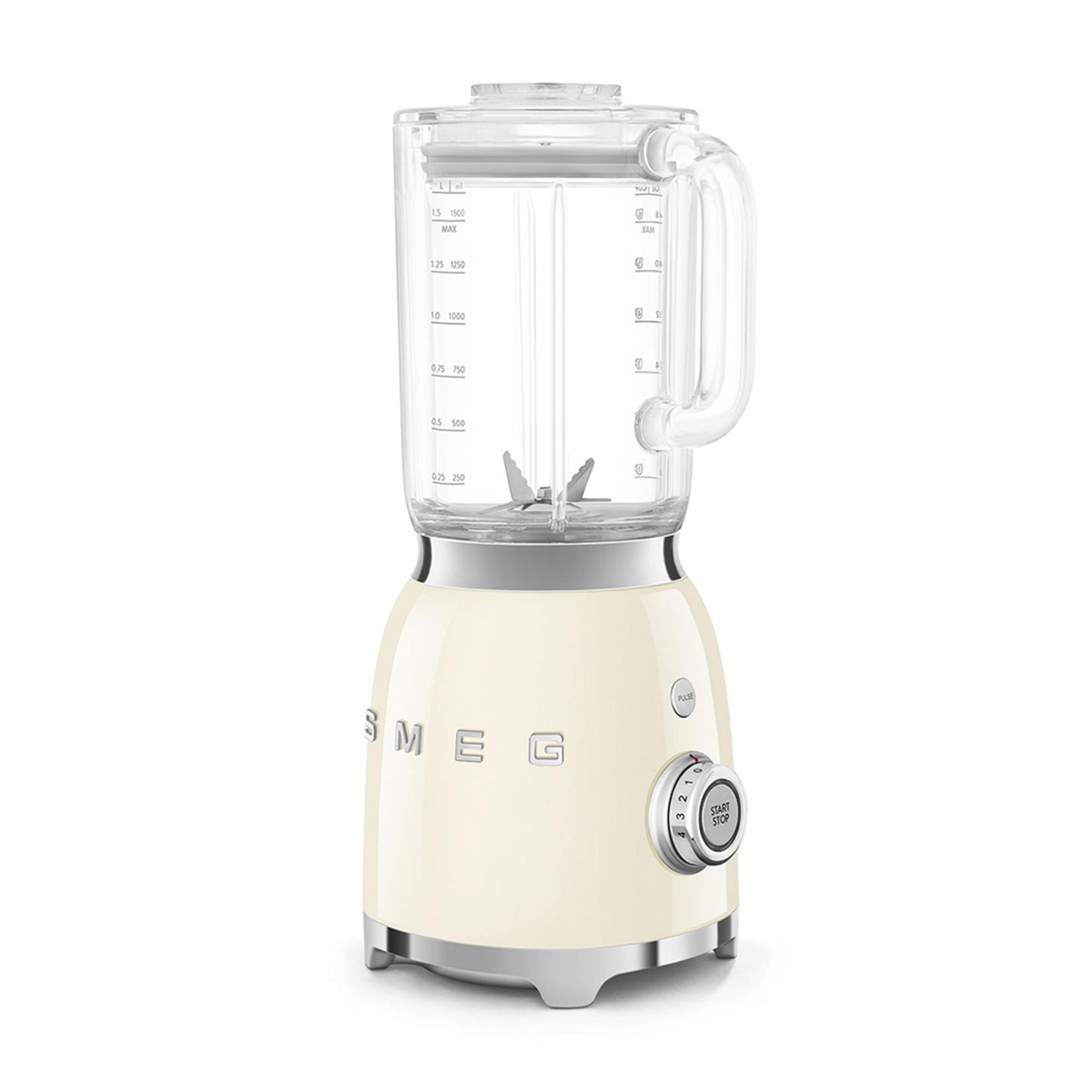 Kremowy blender SMEG ze szklanym dzbankiem i srebrnymi pokrętłami.