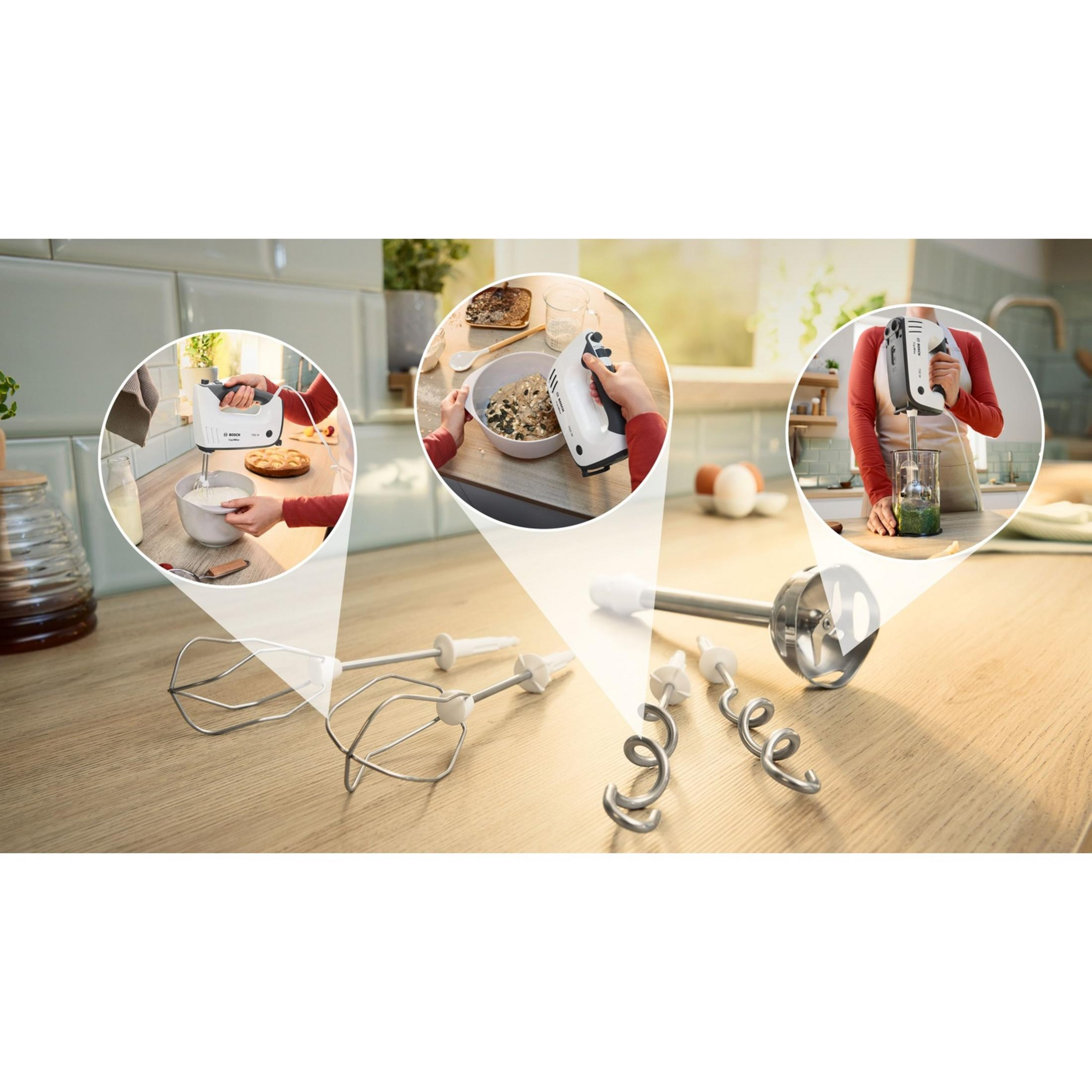 Batidora de cocina con accesorios sobre mesa de madera, con tres vistas de uso.