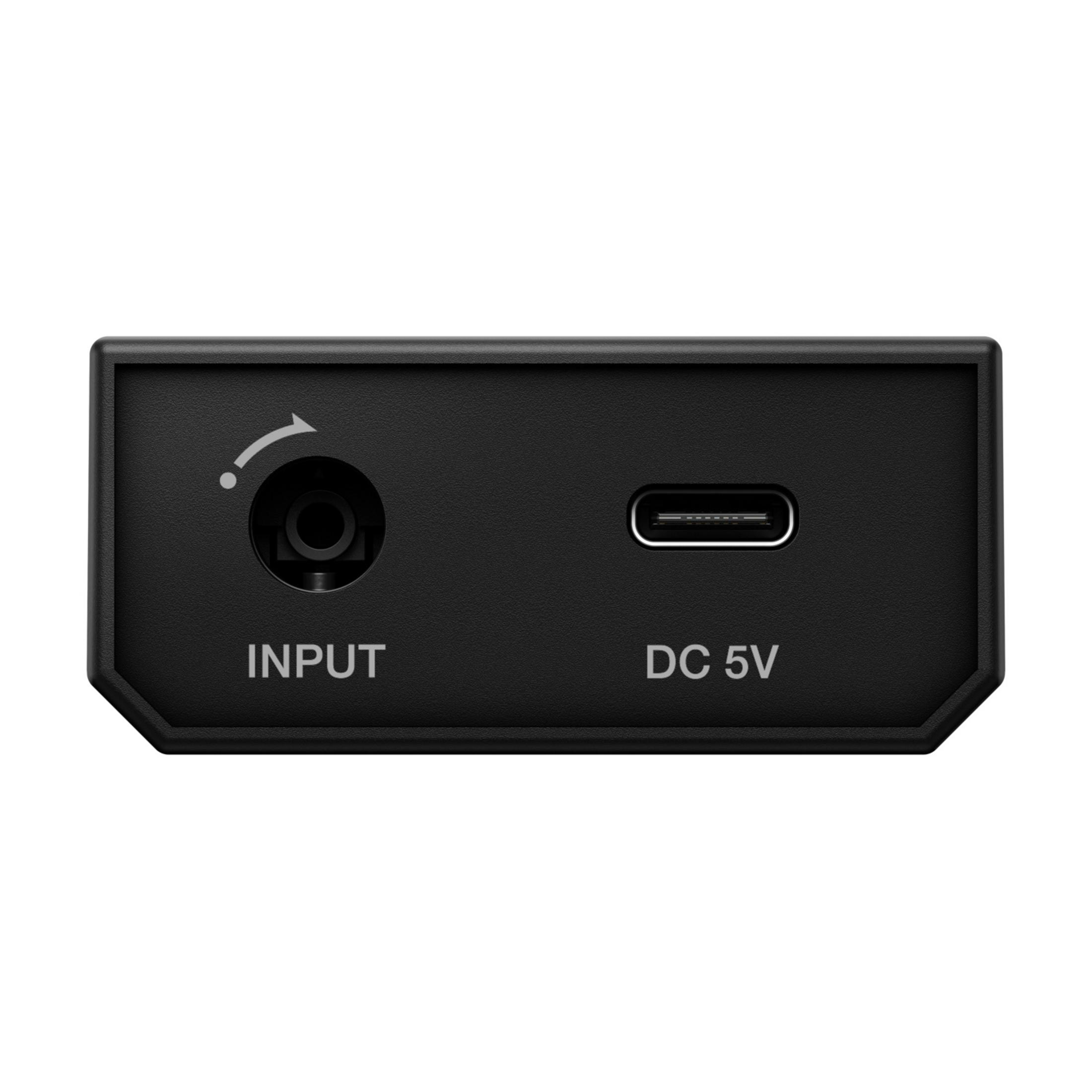 Bağlantı noktalarına sahip siyah cihaz: INPUT jak girişi ve USB-C DC 5V.