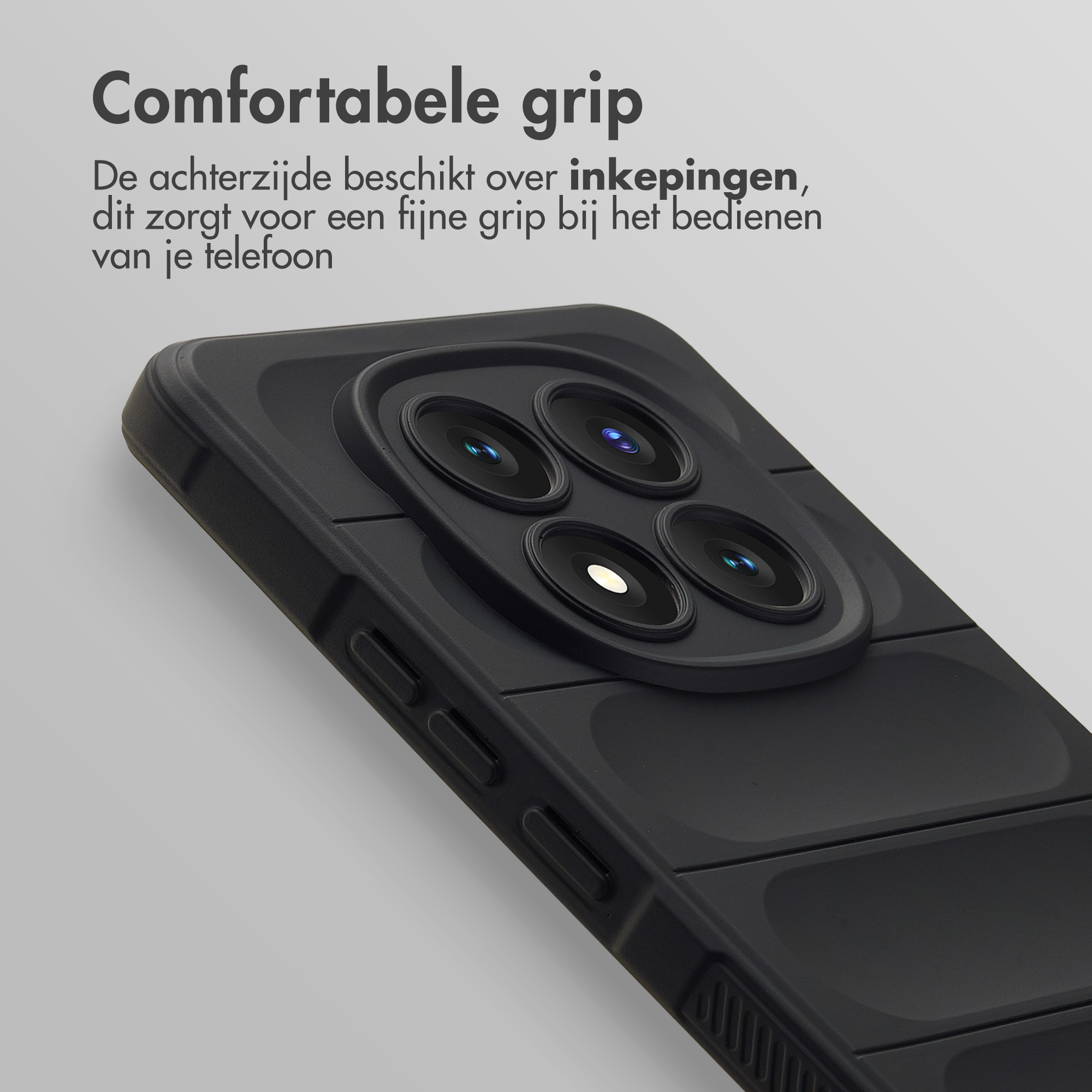 Coque de téléphone noire avec quatre caméras. Offre une prise en main confortable.