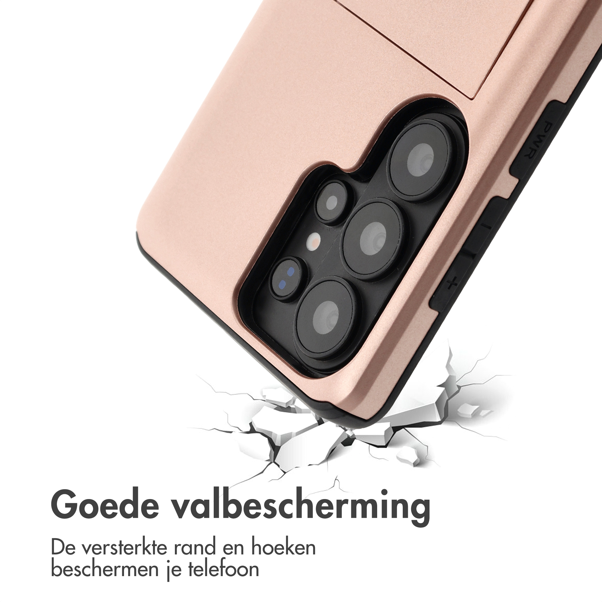 Une coque de téléphone rose doré avec des objectifs de caméra sur une surface fissurée.