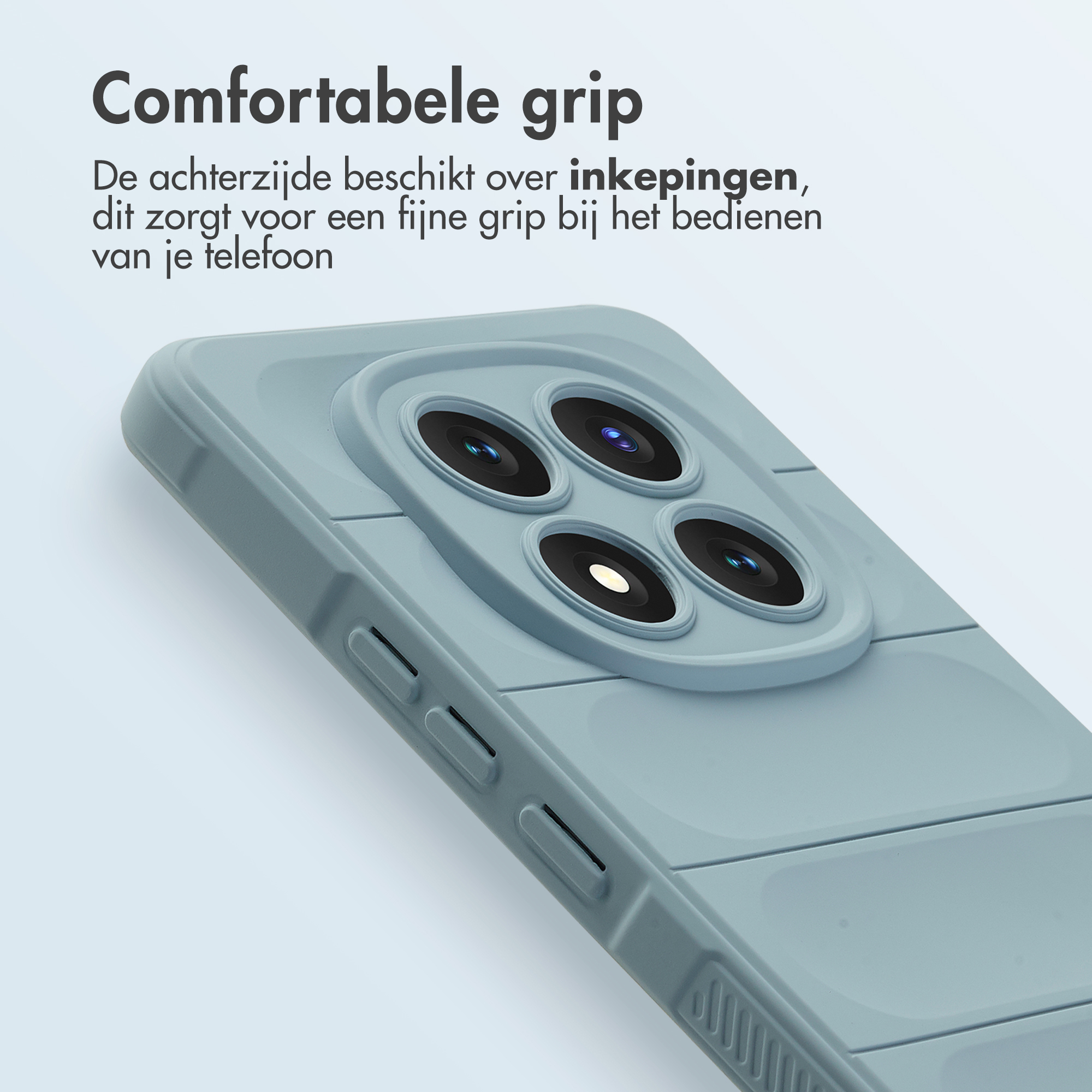 Coque de téléphone bleu clair avec découpe quadruple caméra et détails de préhension.