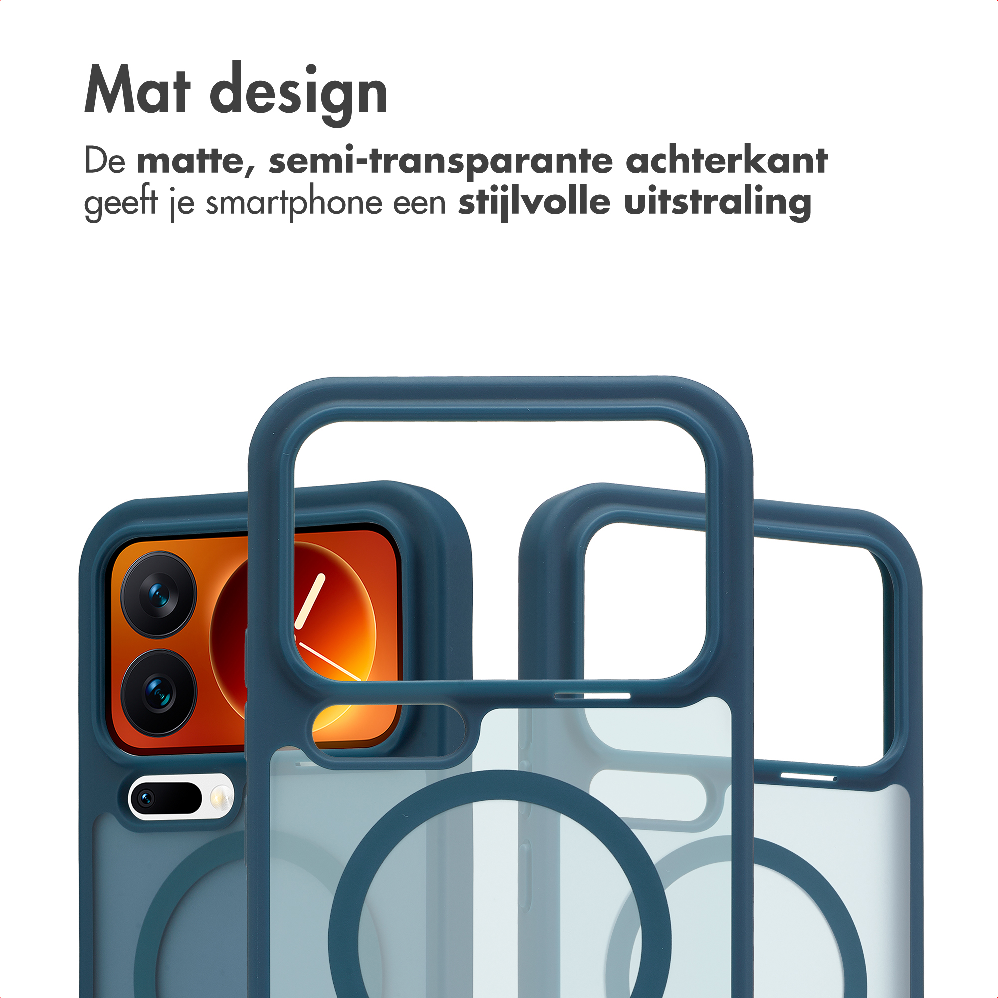 Trois coques de téléphone bleues avec dos semi-transparent sur fond blanc.