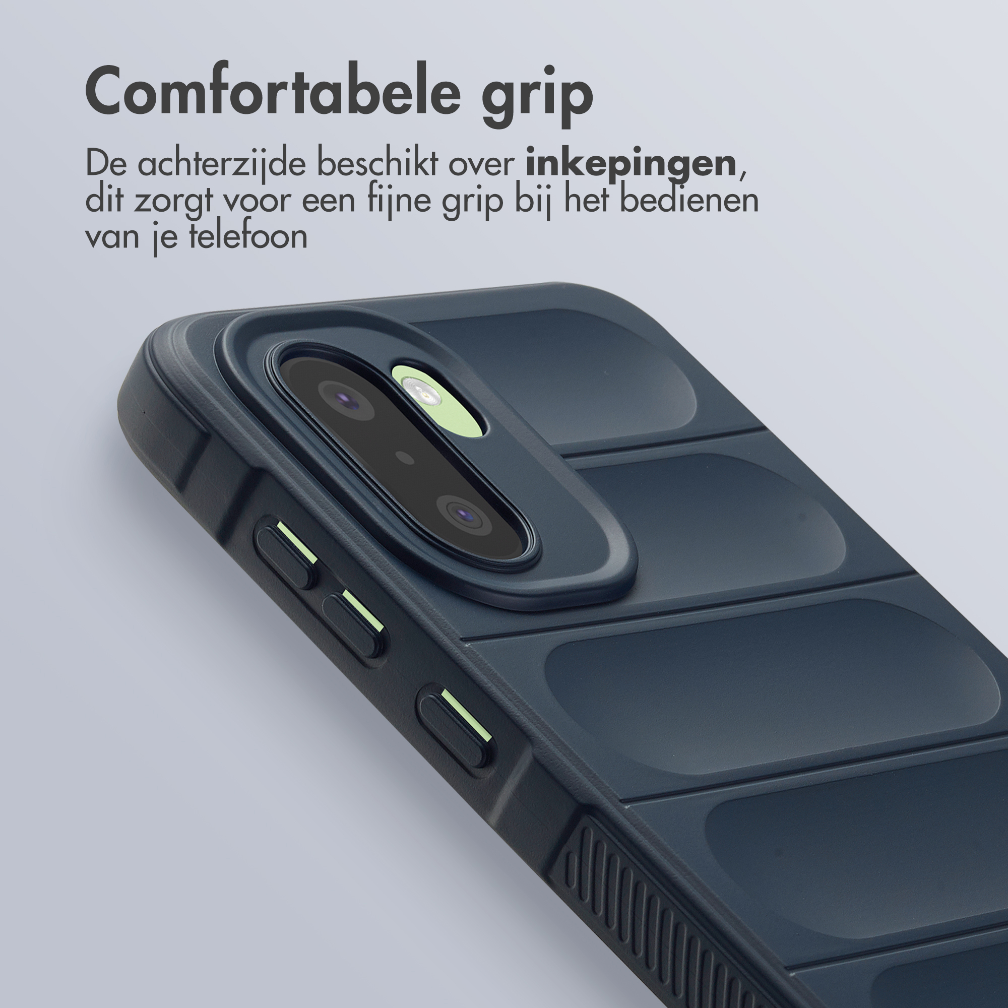 Donkerblauwe telefoonhoes met inkepingen voor een betere grip. Camerlen zichtbaar.