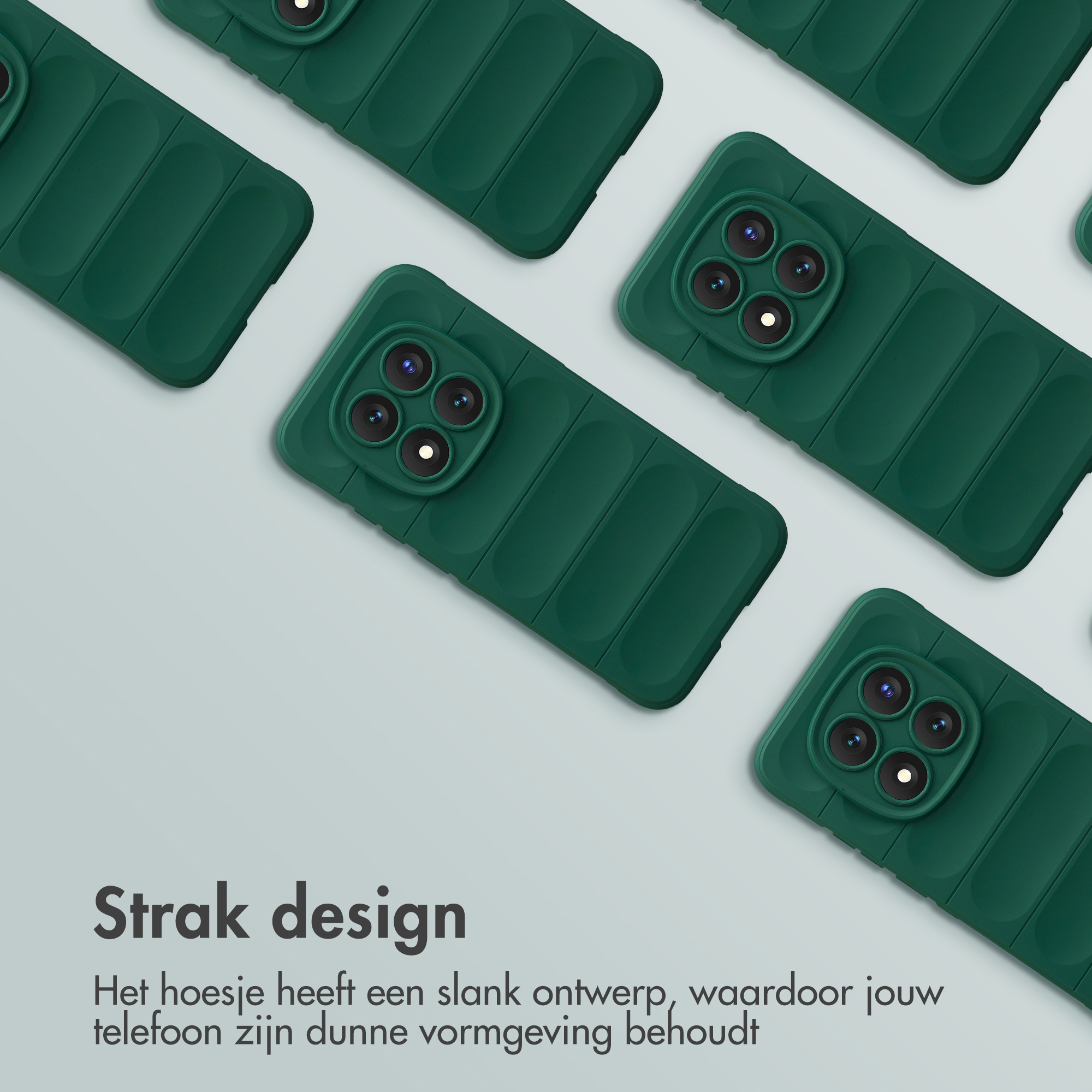 Drie groene telefoonhoesjes met vier camera's zijn gerangschikt.