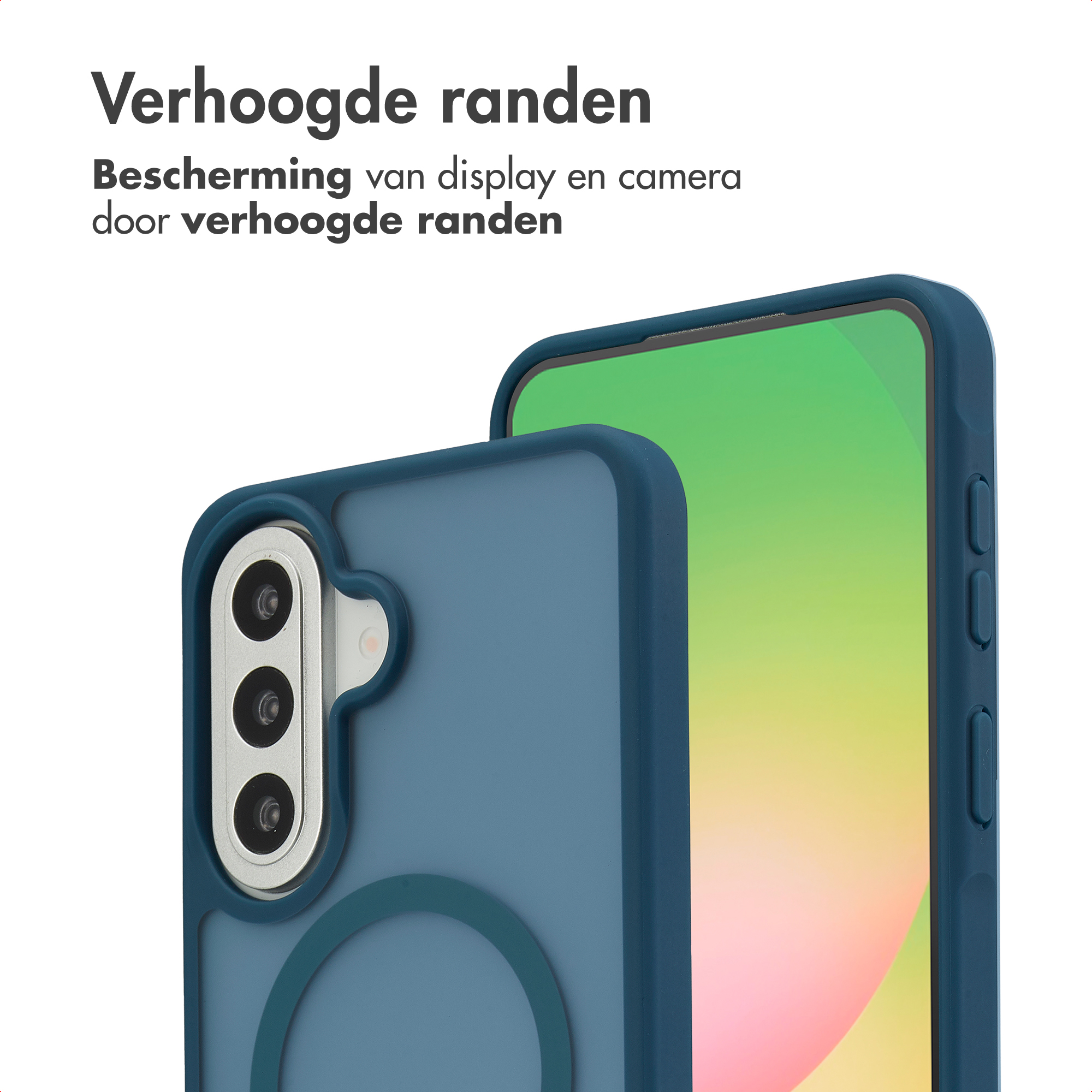 Blauwe telefoonhoes met cameraplekken en smartphone met groen scherm.