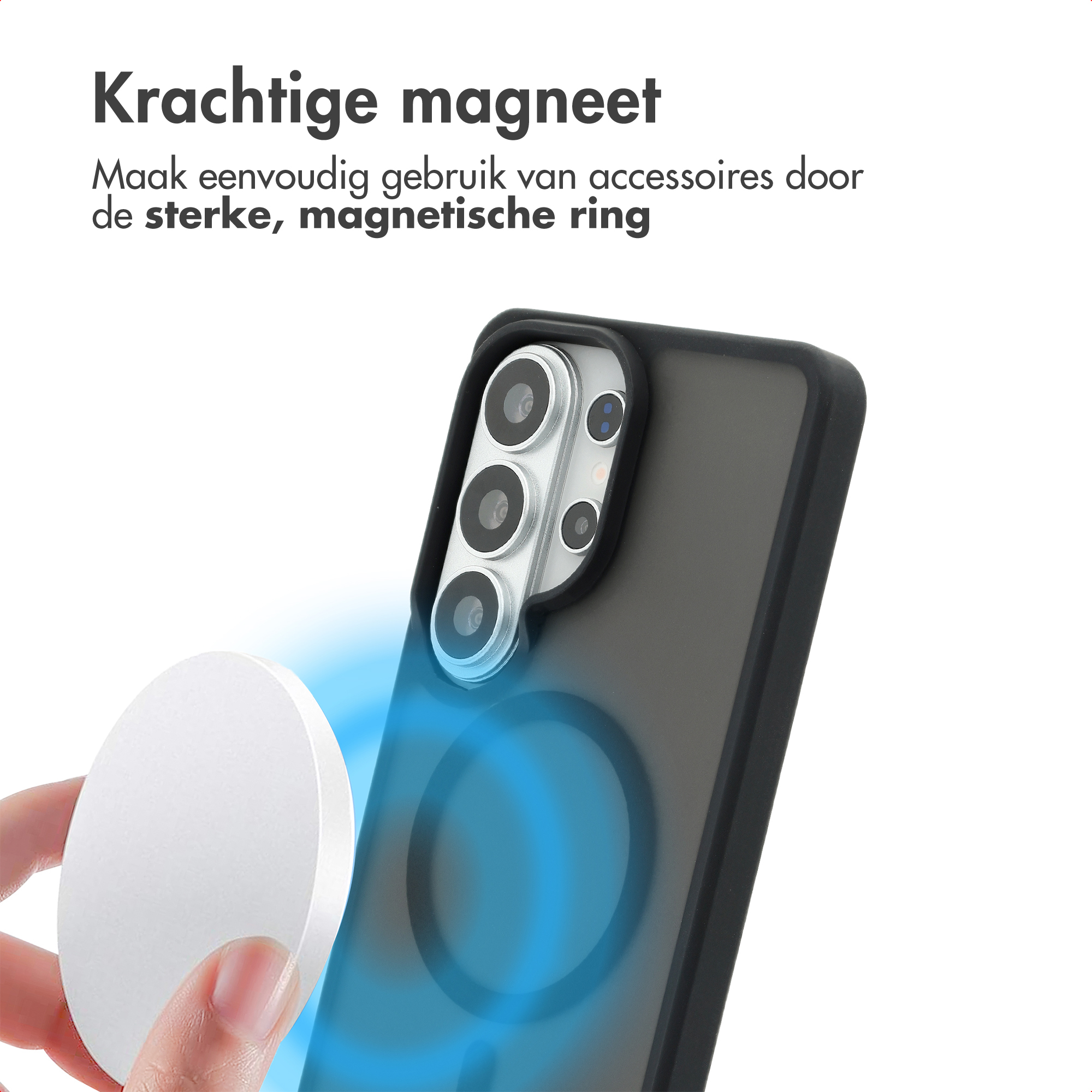 Een witte magneet wordt bevestigd aan een telefoon met meerdere camera's.