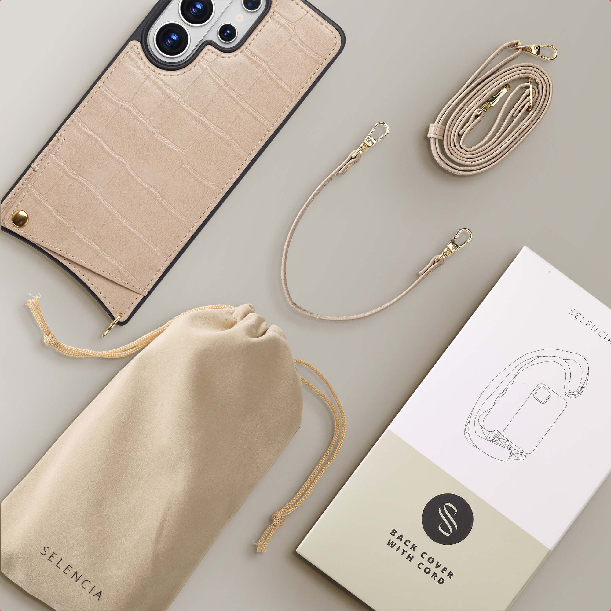 Une coque de téléphone beige gaufrée crocodile avec cordon et pochette.