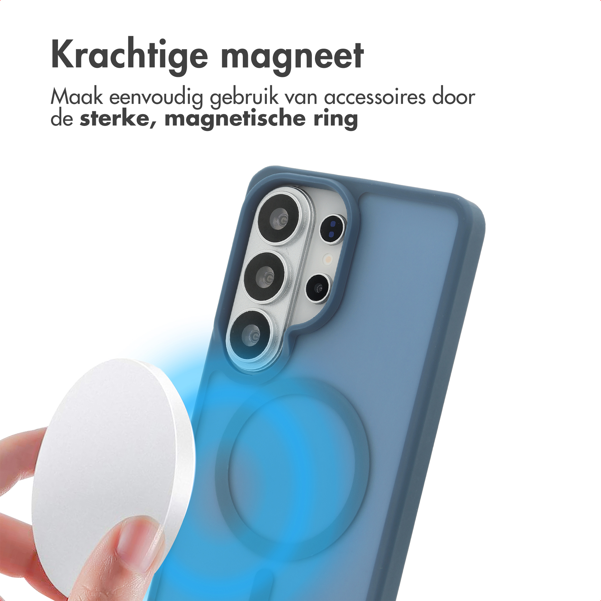 Een witte magnetische ringhouder wordt bevestigd aan de achterkant van een blauwe telefoonhoes.