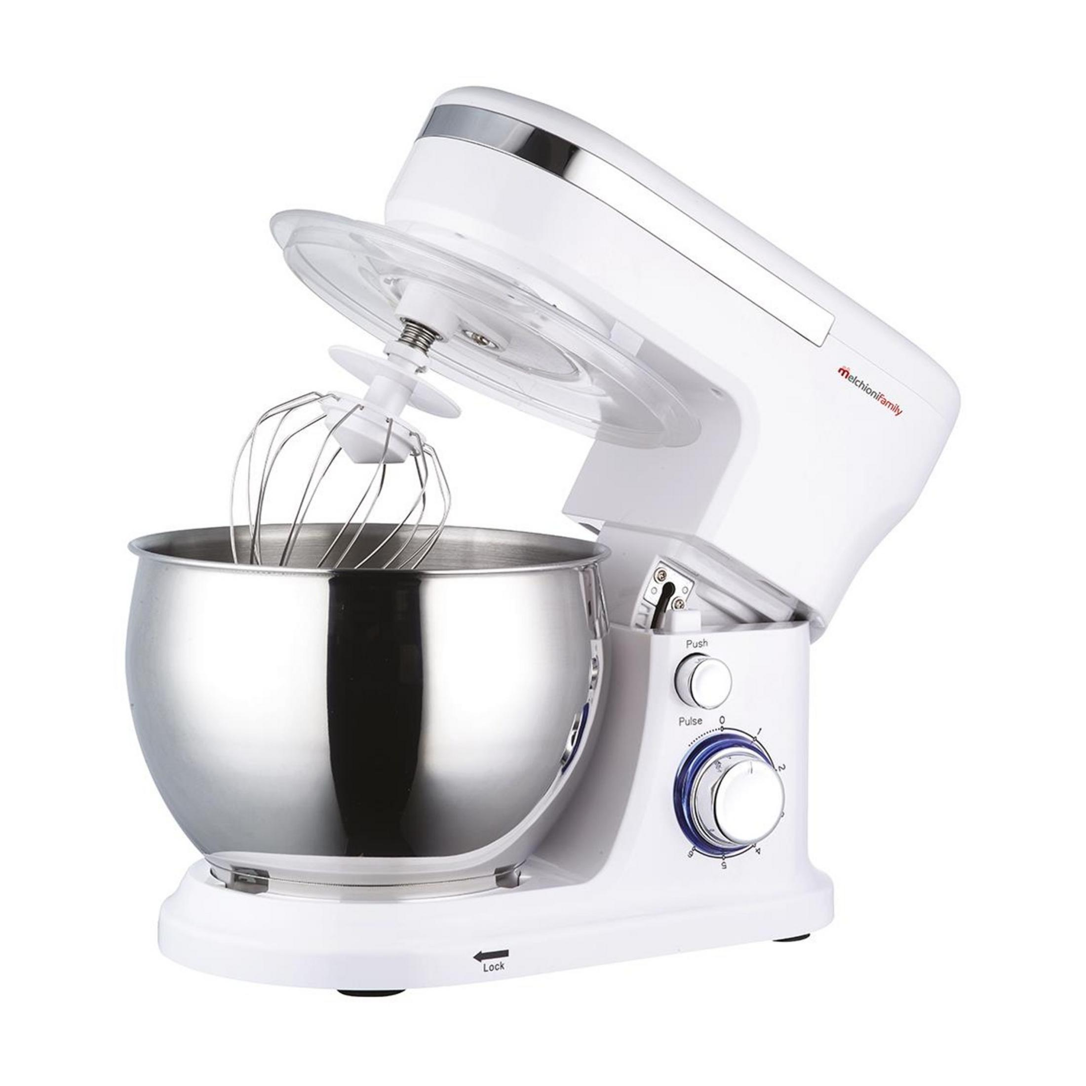 Un batidora de cocina blanco con bol de acero inoxidable y varillas.