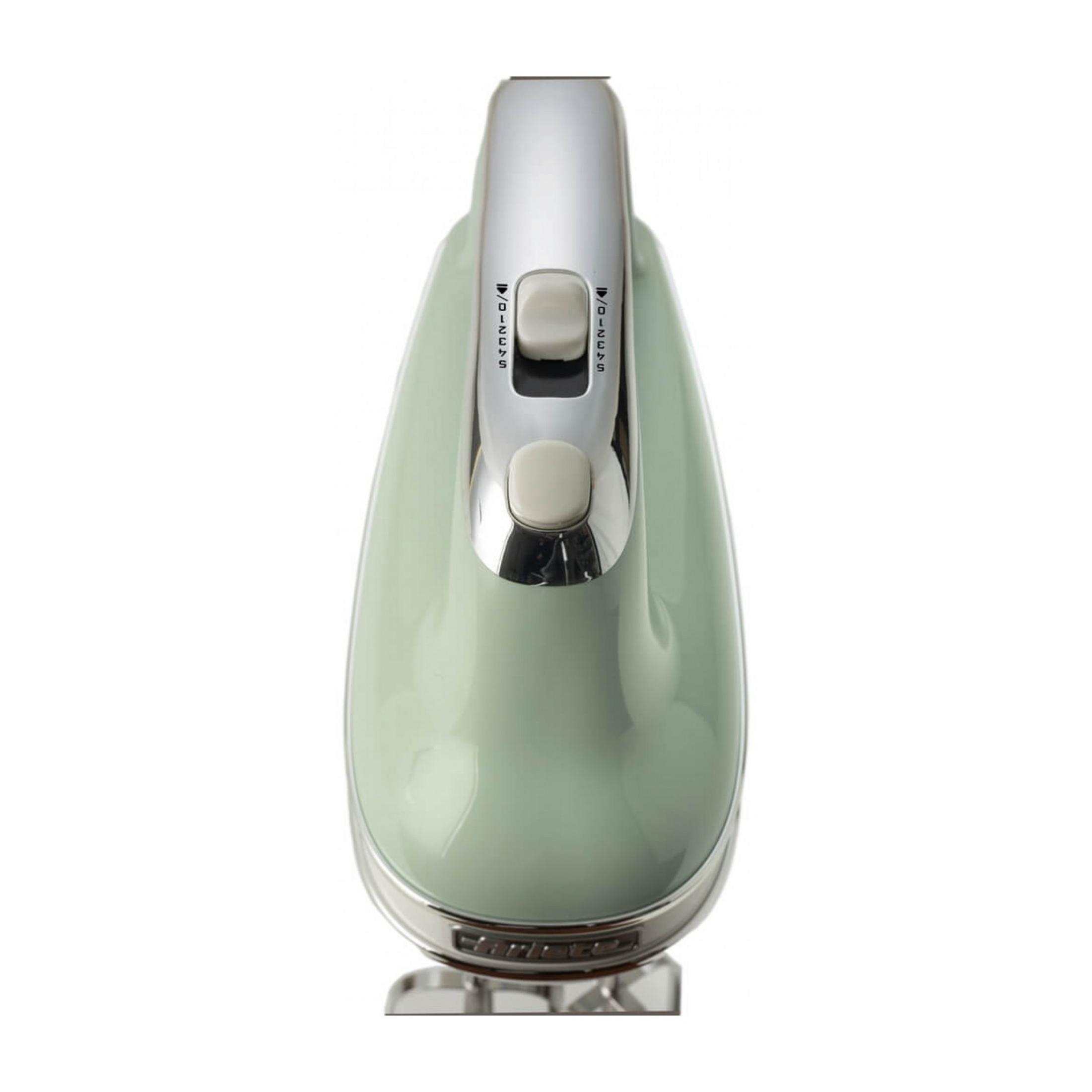 Ein hellgrüner Handmixer mit silbernen Akzenten und Bedienelementen.