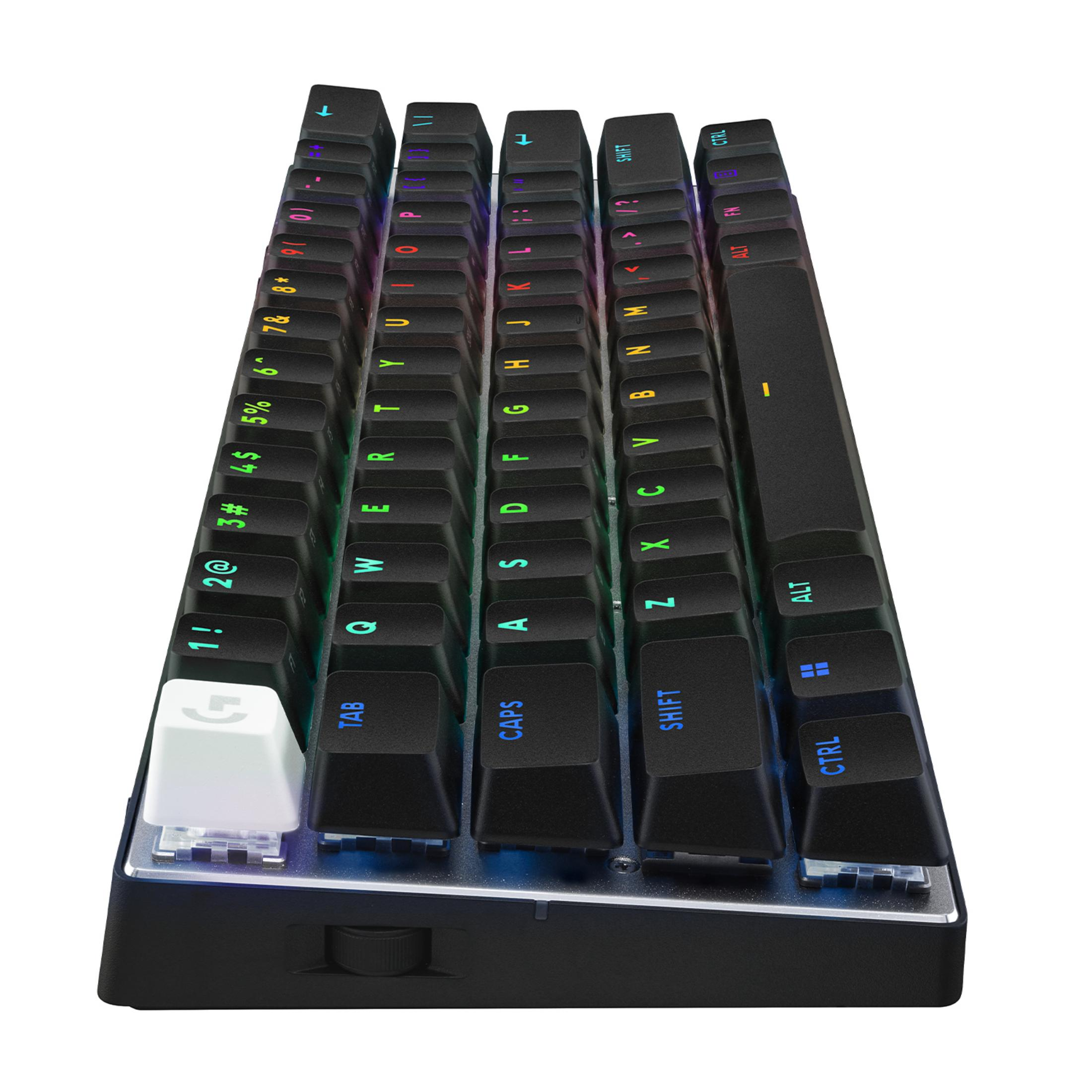 Zbliżenie czarnej klawiatury mechanicznej z podświetleniem RGB.