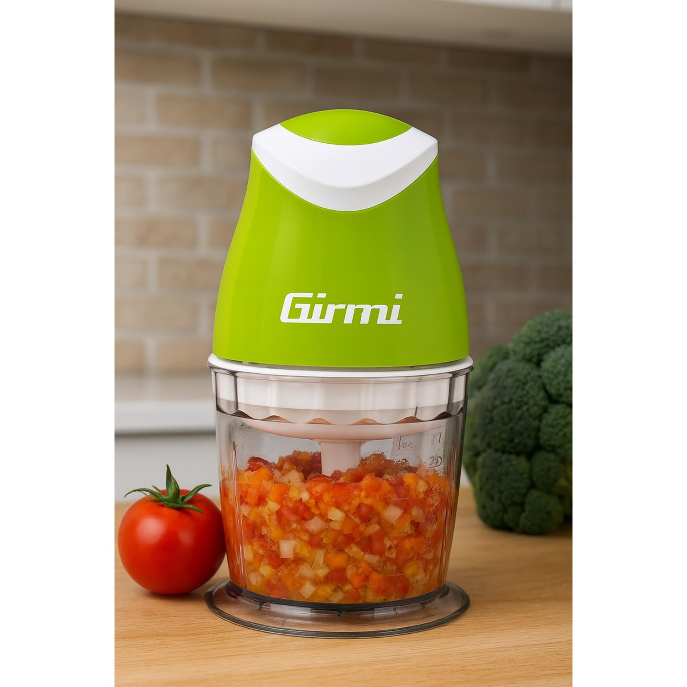 Tritatutto Girmi verde con verdure tritate, pomodoro e broccoli.