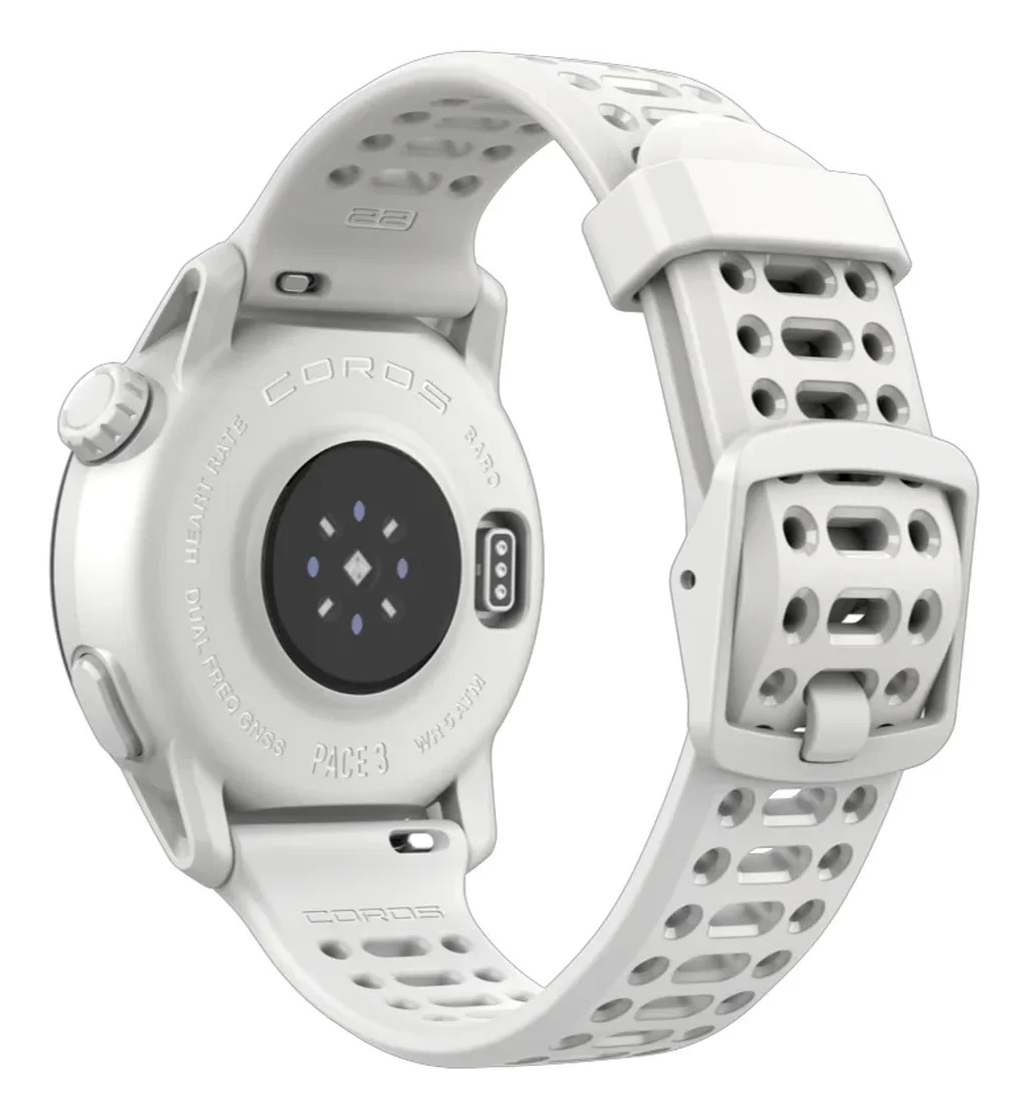 Biały smartwatch z czujnikiem tętna i perforowaną bransoletą.