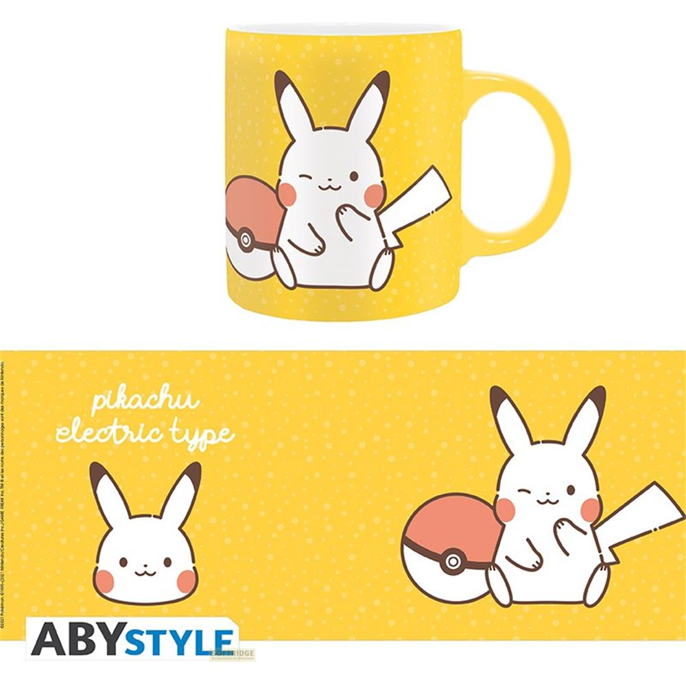 Gelbe Tasse mit Pikachu und Pokeball-Muster. Text: Pikachu electric type.