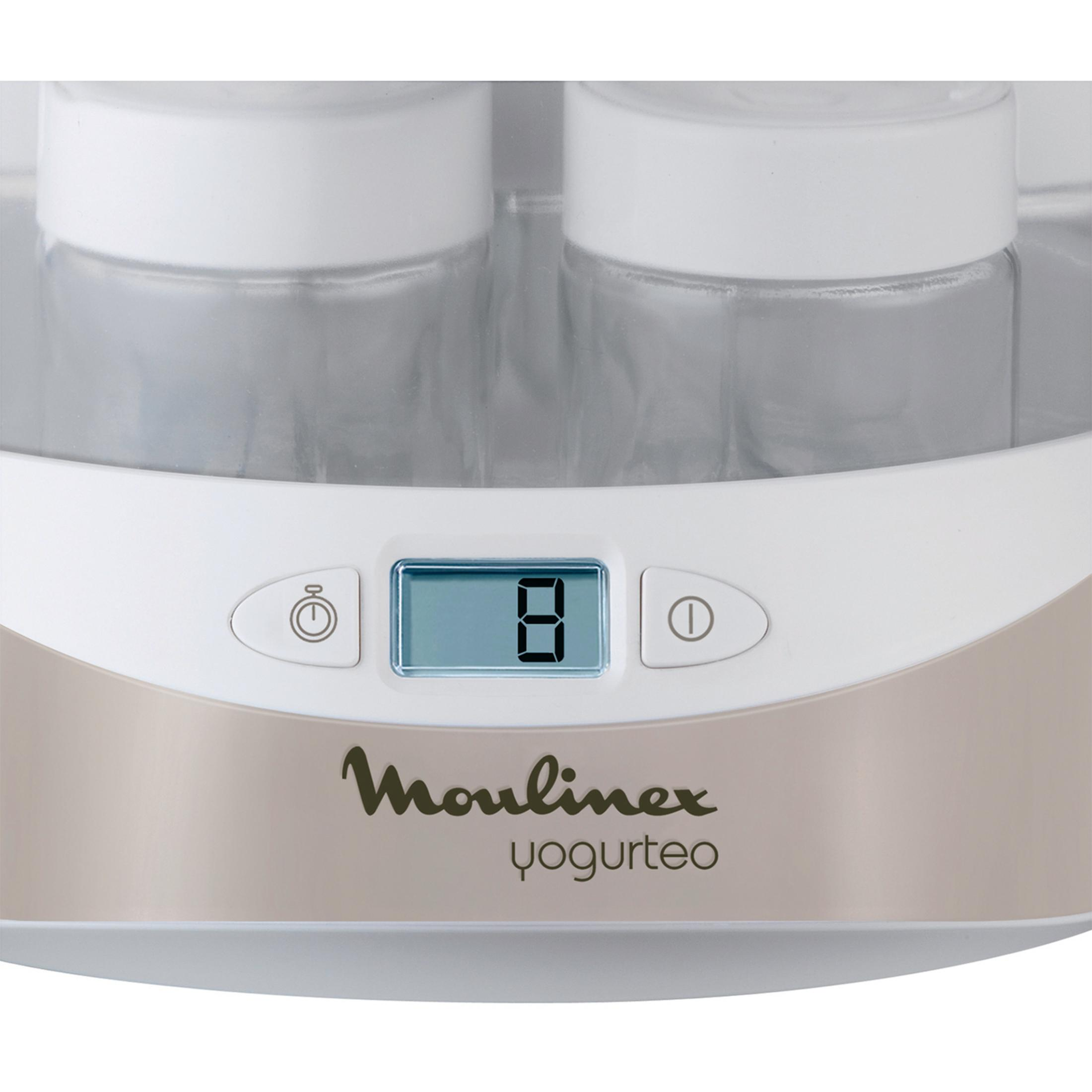 Wyświetlacz jogurtownicy pokazuje 8. Widoczne słoiki z białymi pokrywkami.