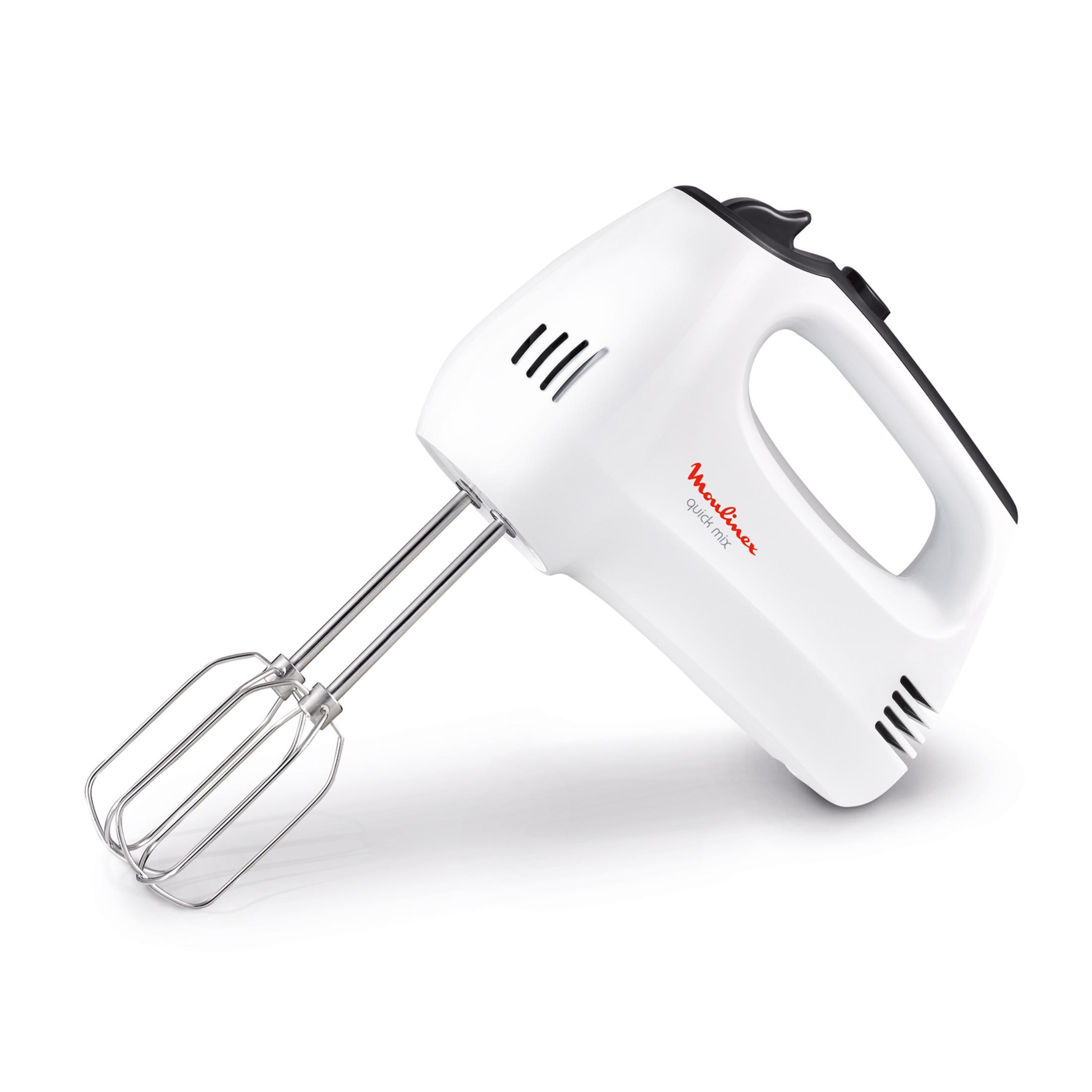Un batidor de mano blanco con varillas de acero inoxidable y logo rojo.