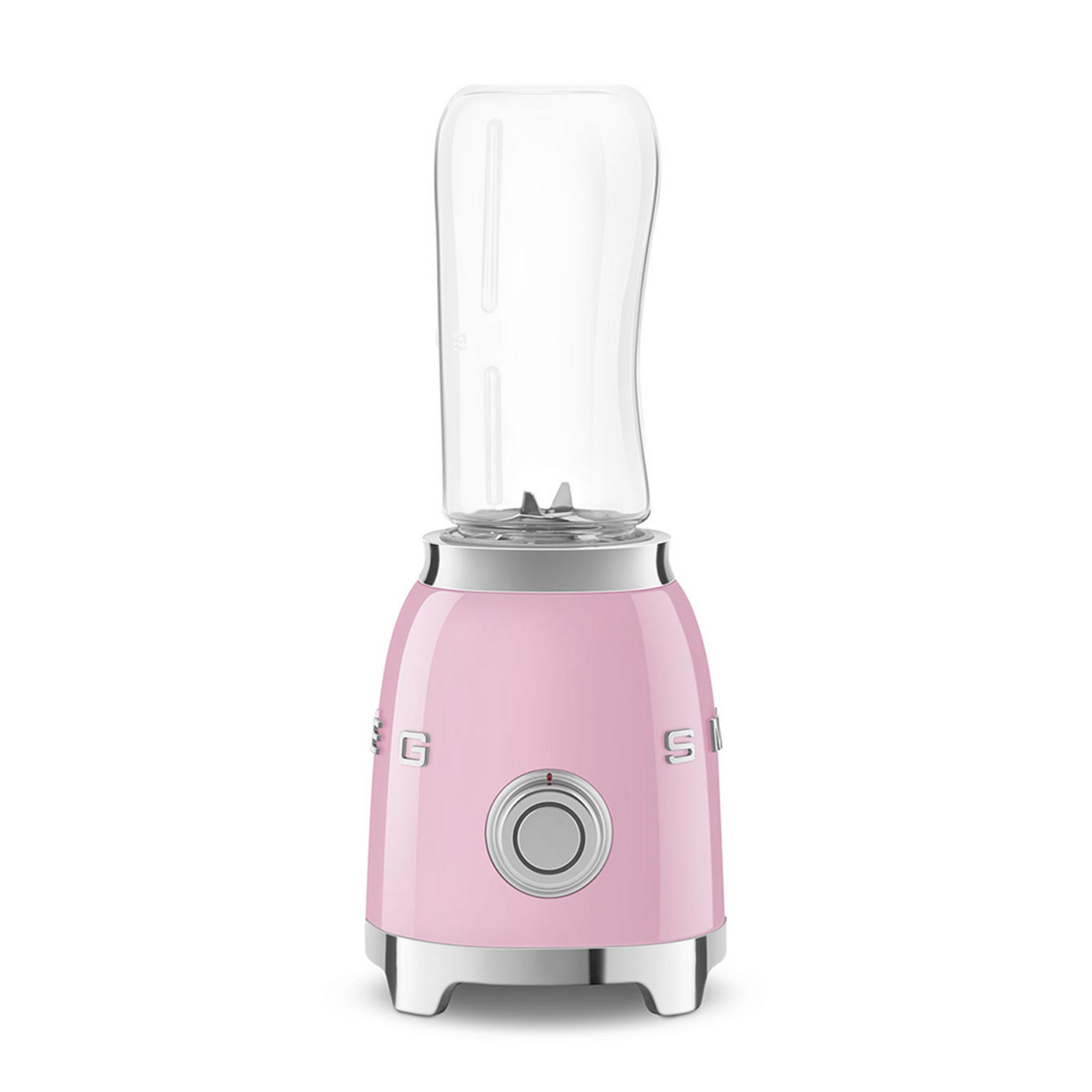 Różowy blender z srebrnymi akcentami, przezroczystym pojemnikiem i pokrętłem.