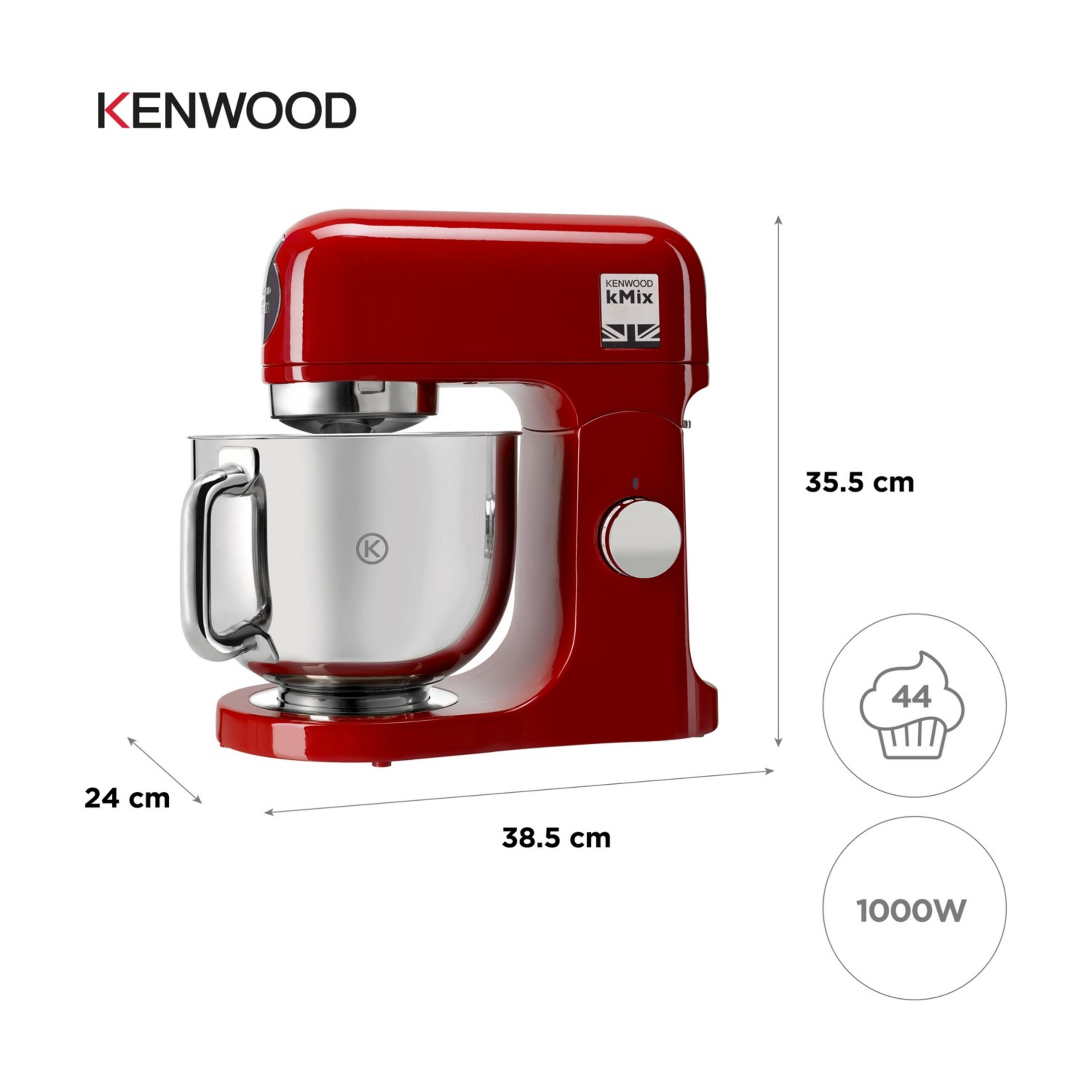 Paslanmaz çelik haznesi ve gümüş kadranı olan kırmızı Kenwood stand mikseri.
