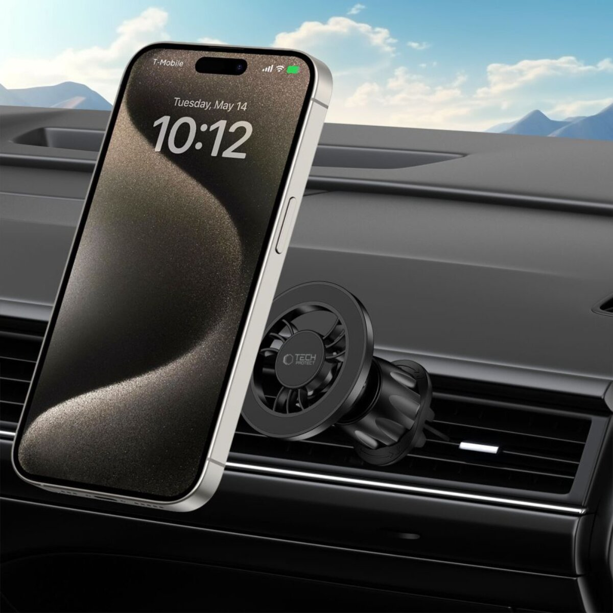Ein Smartphone ist an einem Lüftungsschlitz in einem Auto befestigt.