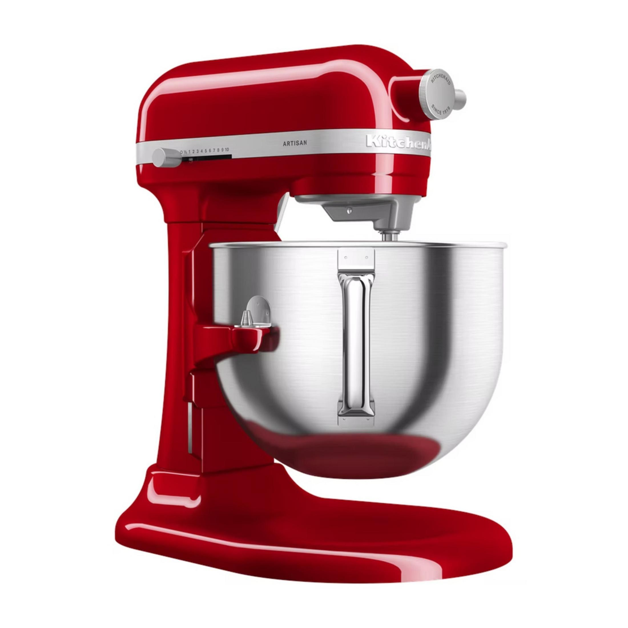 Ein roter KitchenAid Artisan Standmixer mit silberner Schüssel steht auf weißem Hintergrund.
