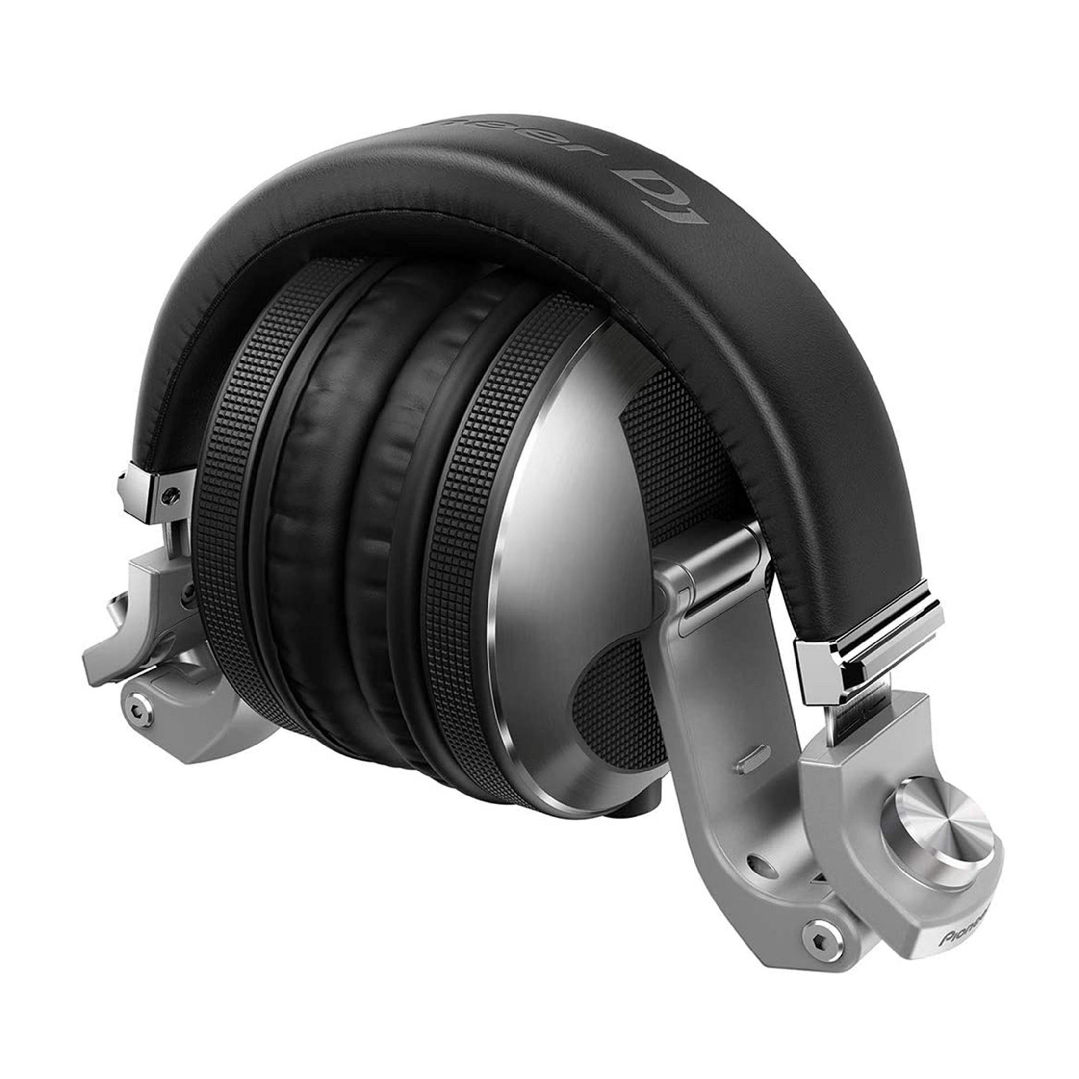 Casque DJ noir et argent avec serre-tête rembourré et oreillettes pivotantes.