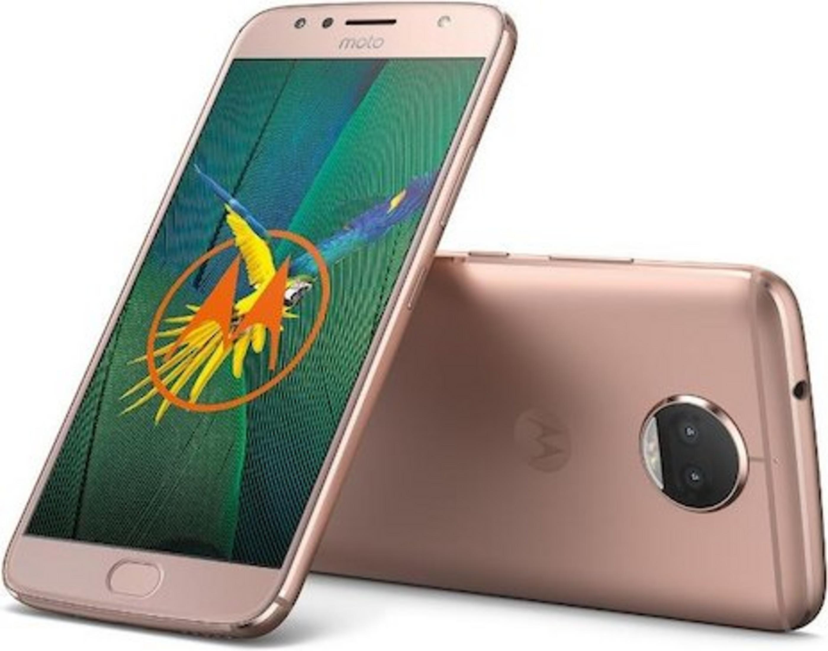 Zwei rosafarbene Motorola-Smartphones, eines mit Papageien-Bildschirm, das andere mit Kamera.