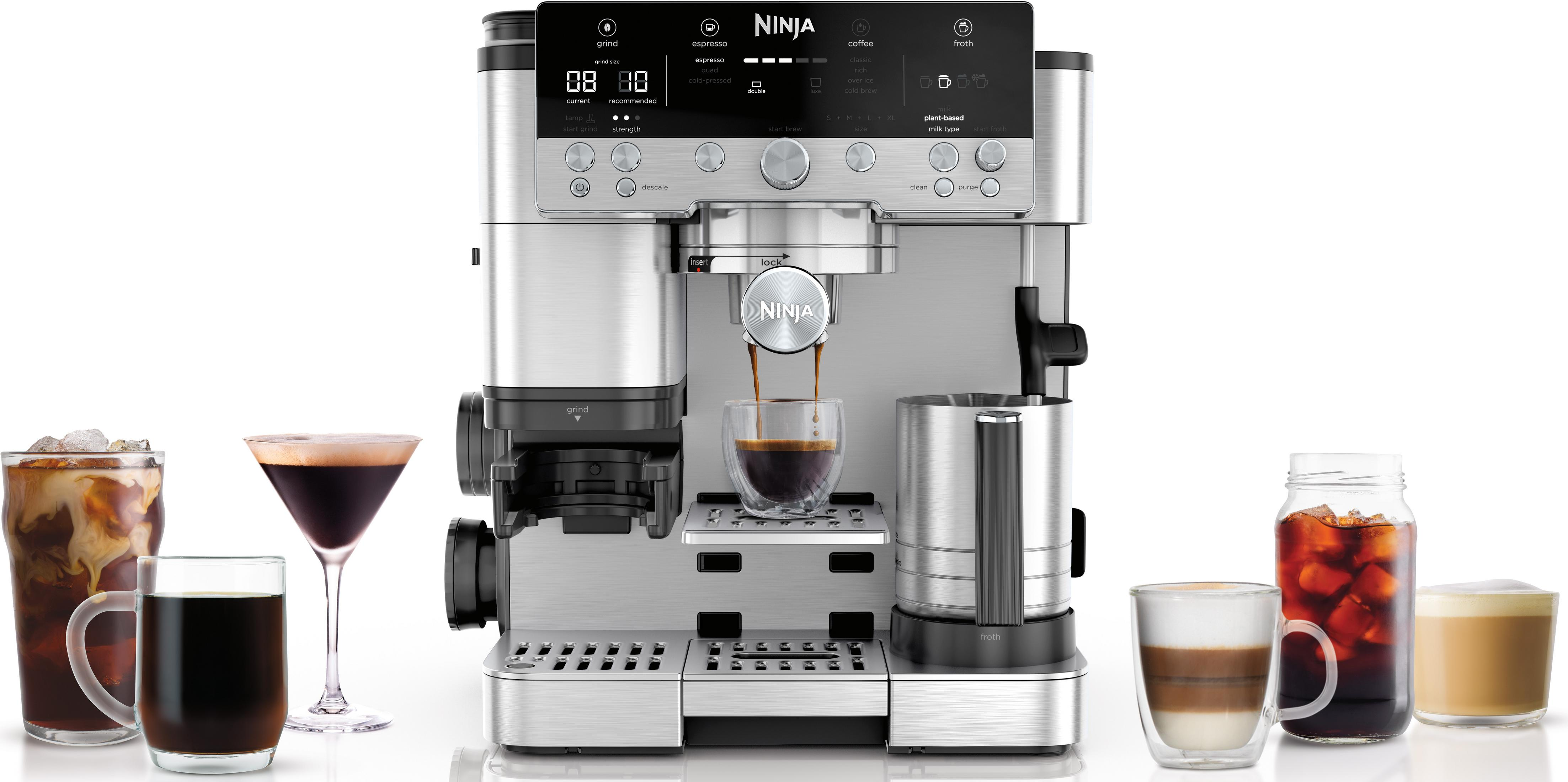 Machine à café prépare un expresso dans un verre, avec diverses boissons au café à côté.