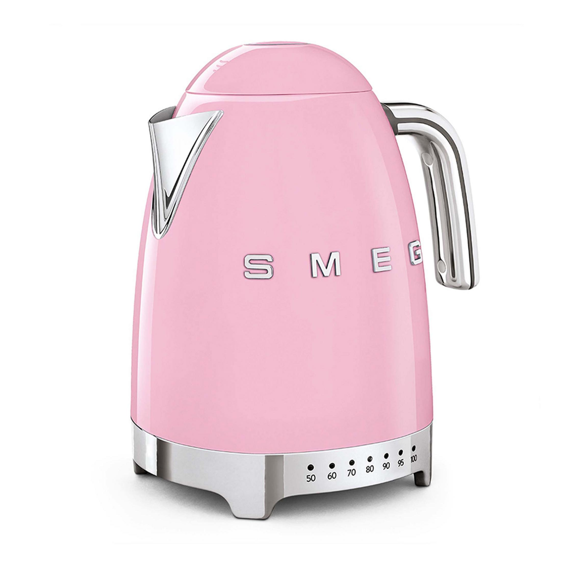 Ein rosafarbener Smeg-Wasserkocher mit silbernem Griff und Details. Zeigt Temperatureinstellungen.