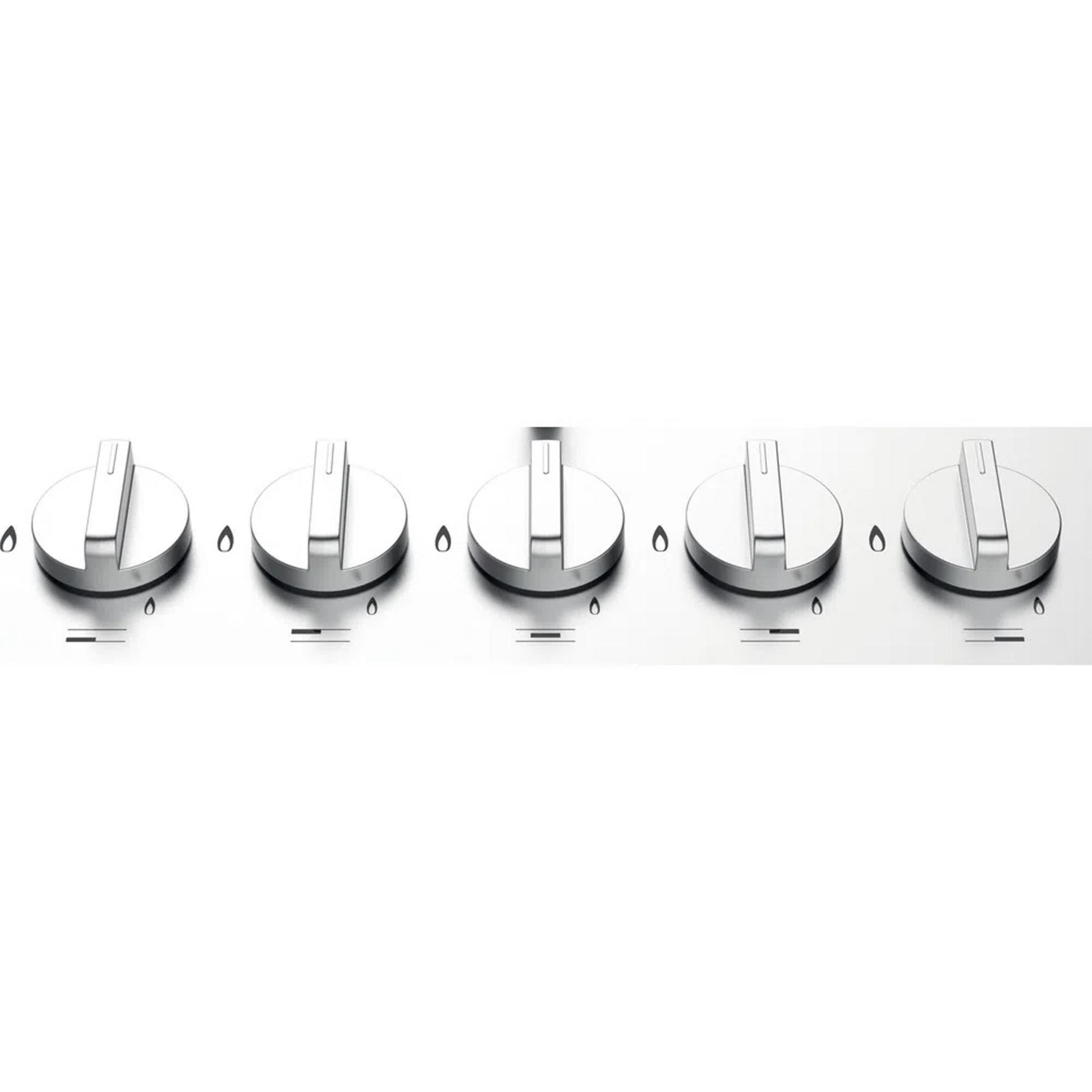 Pięć srebrnych pokręteł na płycie kuchennej ze wskaźnikami płomienia i poziomu.