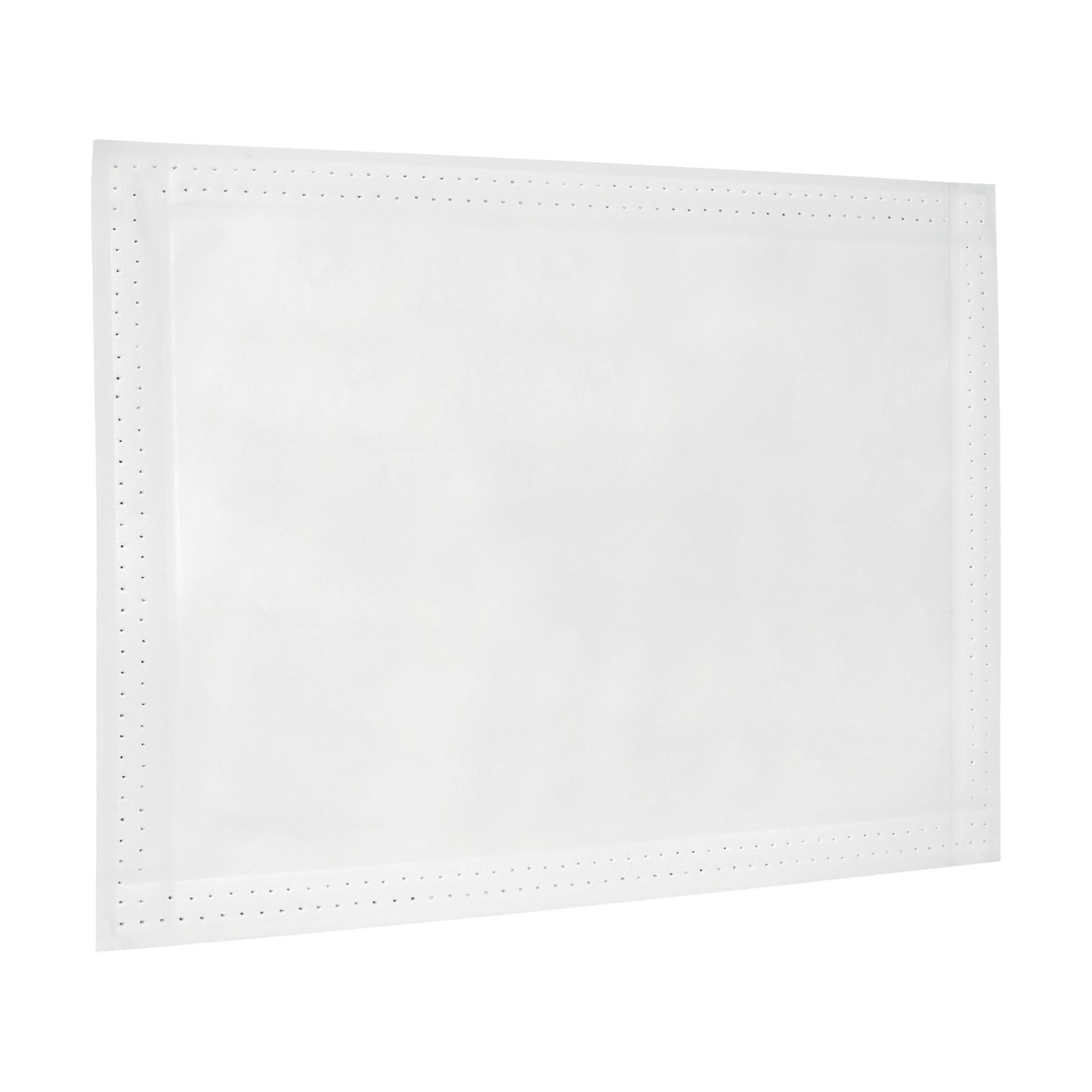 Tappetino rettangolare bianco con piccoli fori sul bordo.