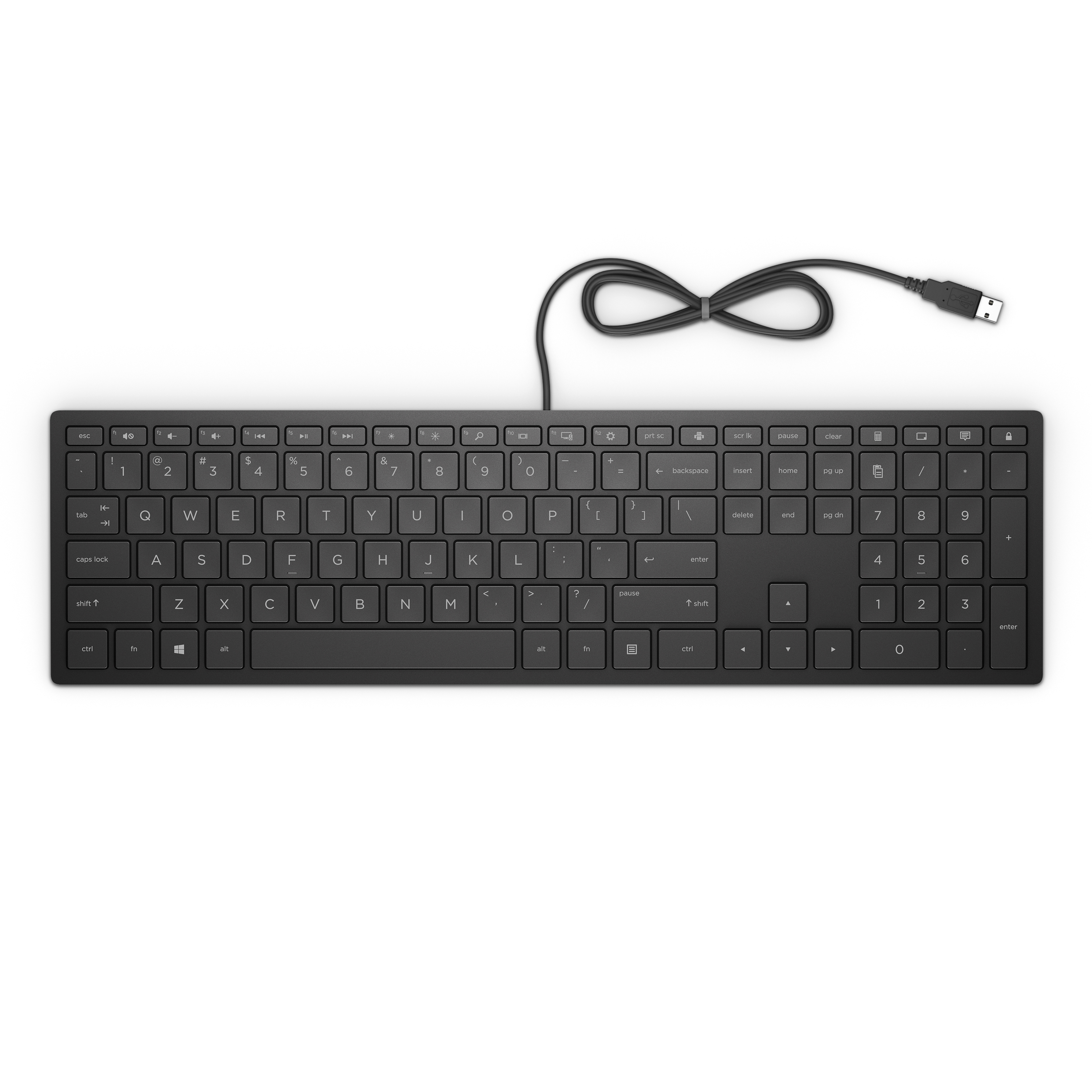 Una tastiera USB nera con layout completo su sfondo bianco.