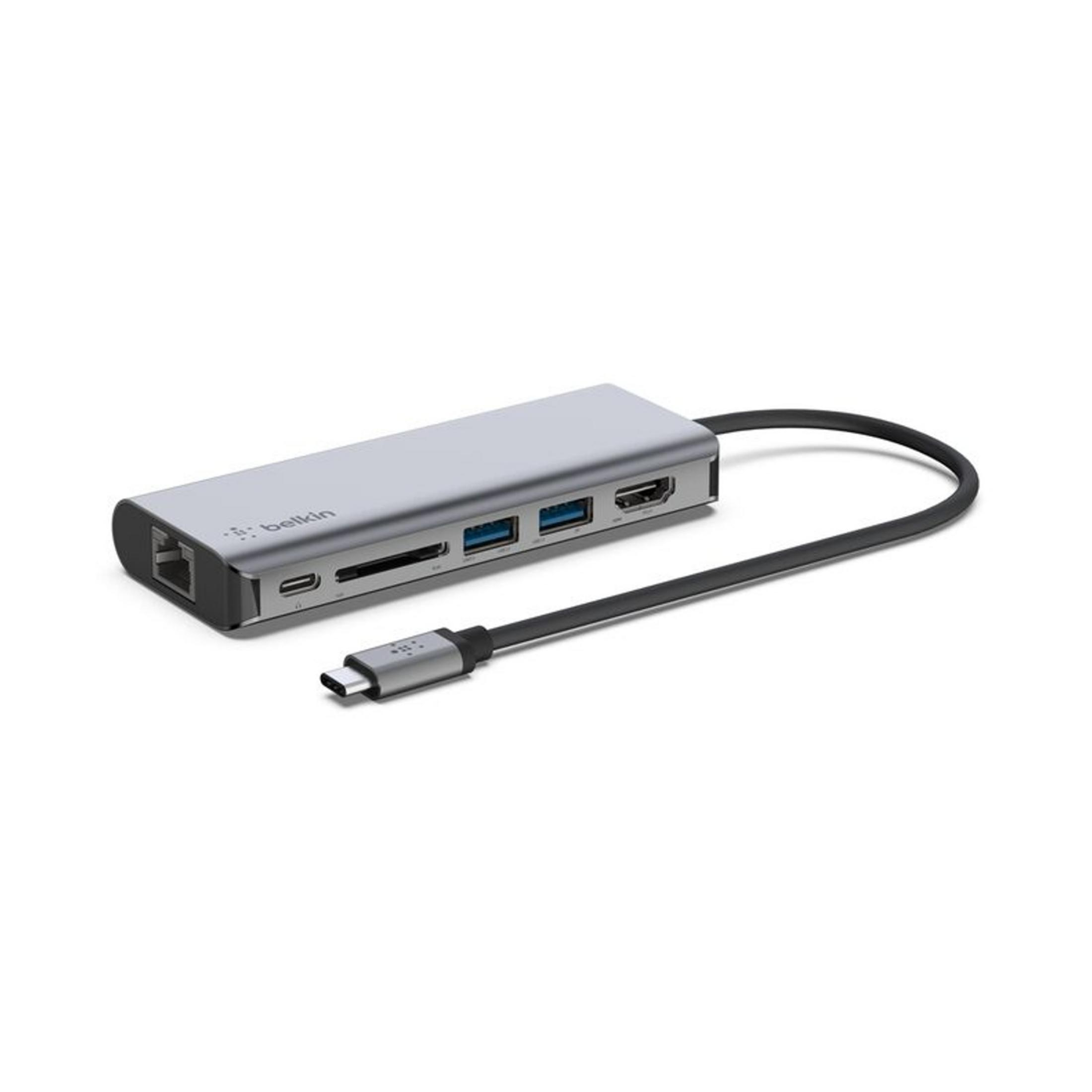 Hub USB-C plateado con puertos Ethernet, USB, SD y HDMI.