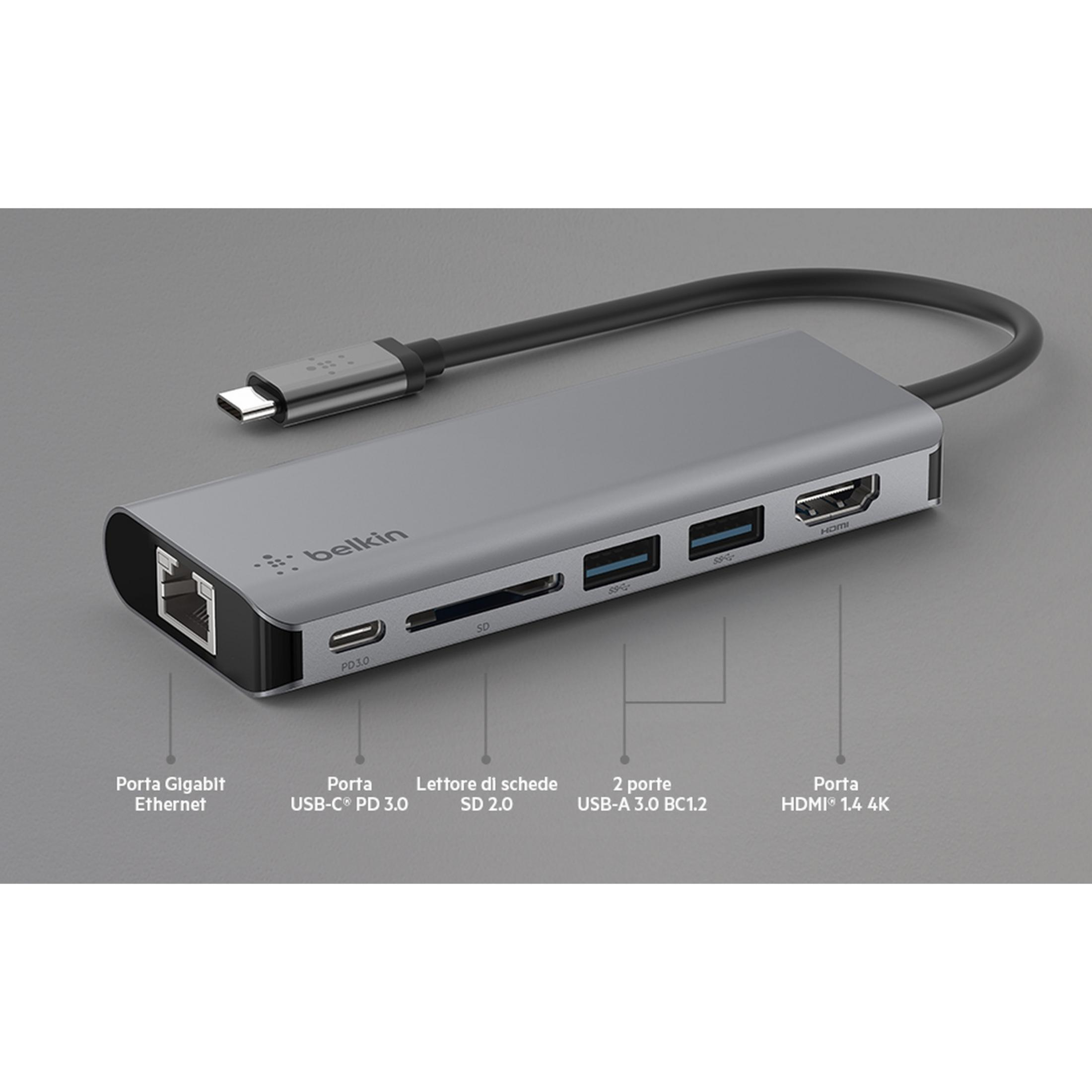 Un concentrador USB-C gris con ranuras Ethernet, USB-A, tarjetas SD y HDMI.