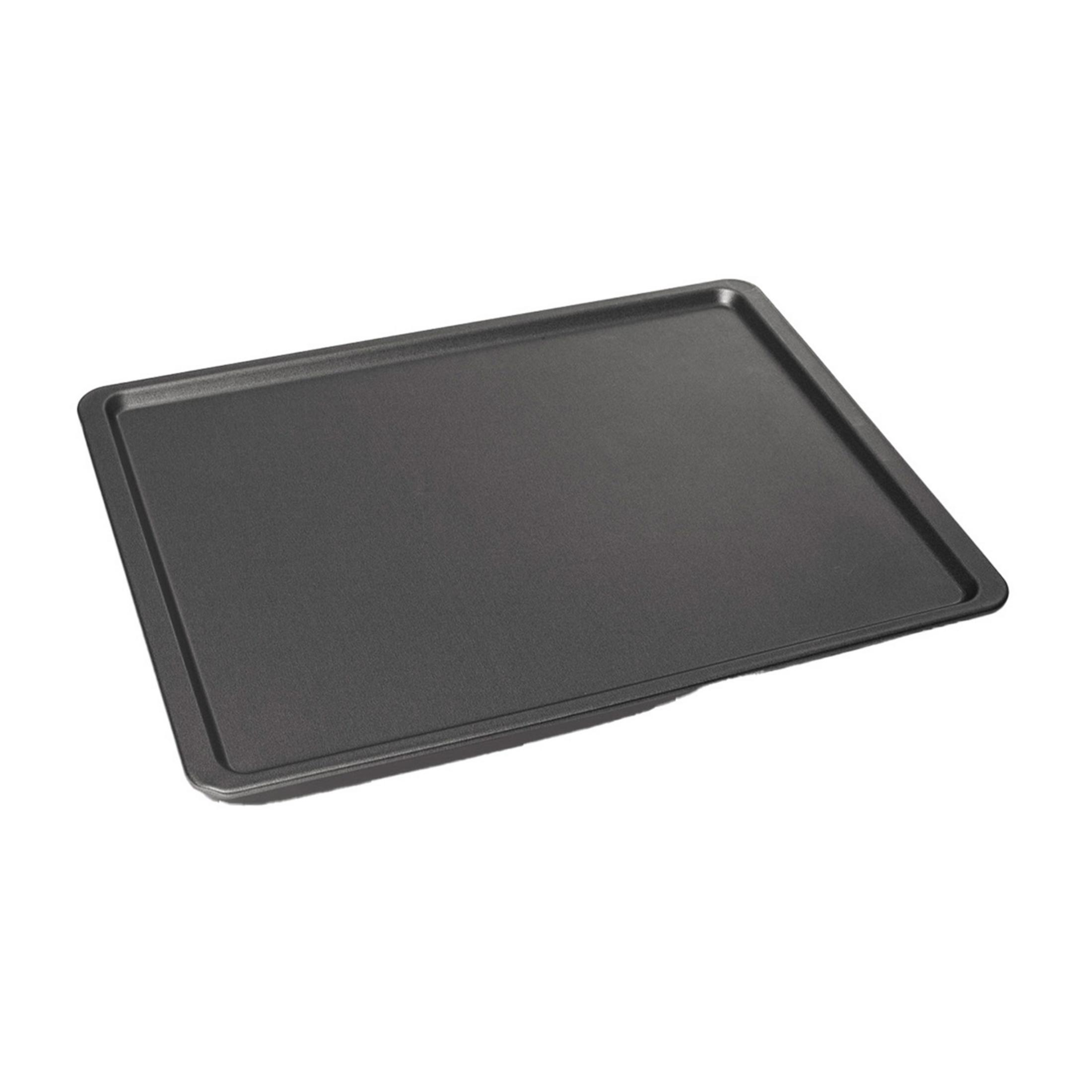 Una bandeja de horno rectangular oscura con borde elevado.