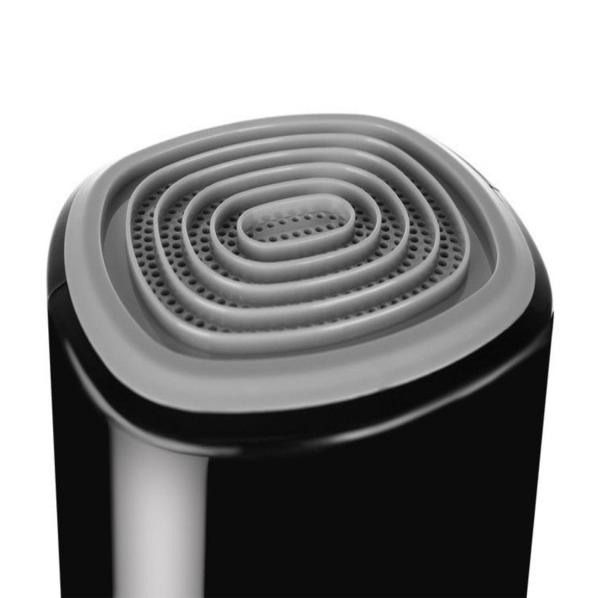 Un dispositivo negro con una parte superior gris en forma de espiral con perforaciones.