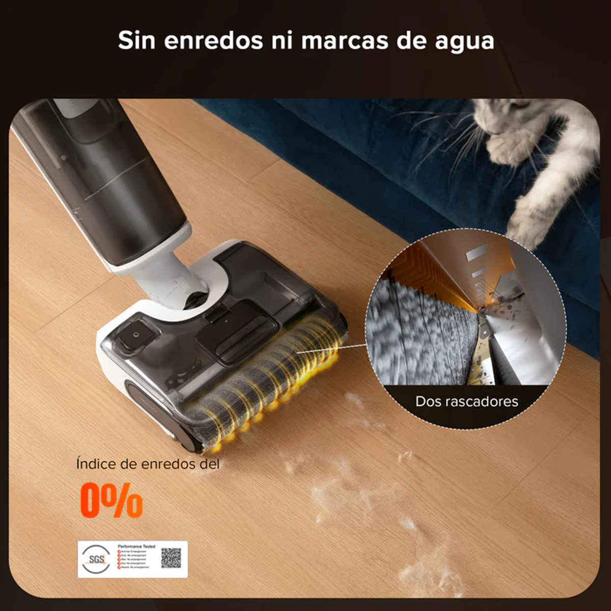 Aspiradora en suelo de madera, muestra 0% de enredos y dos raspadores.