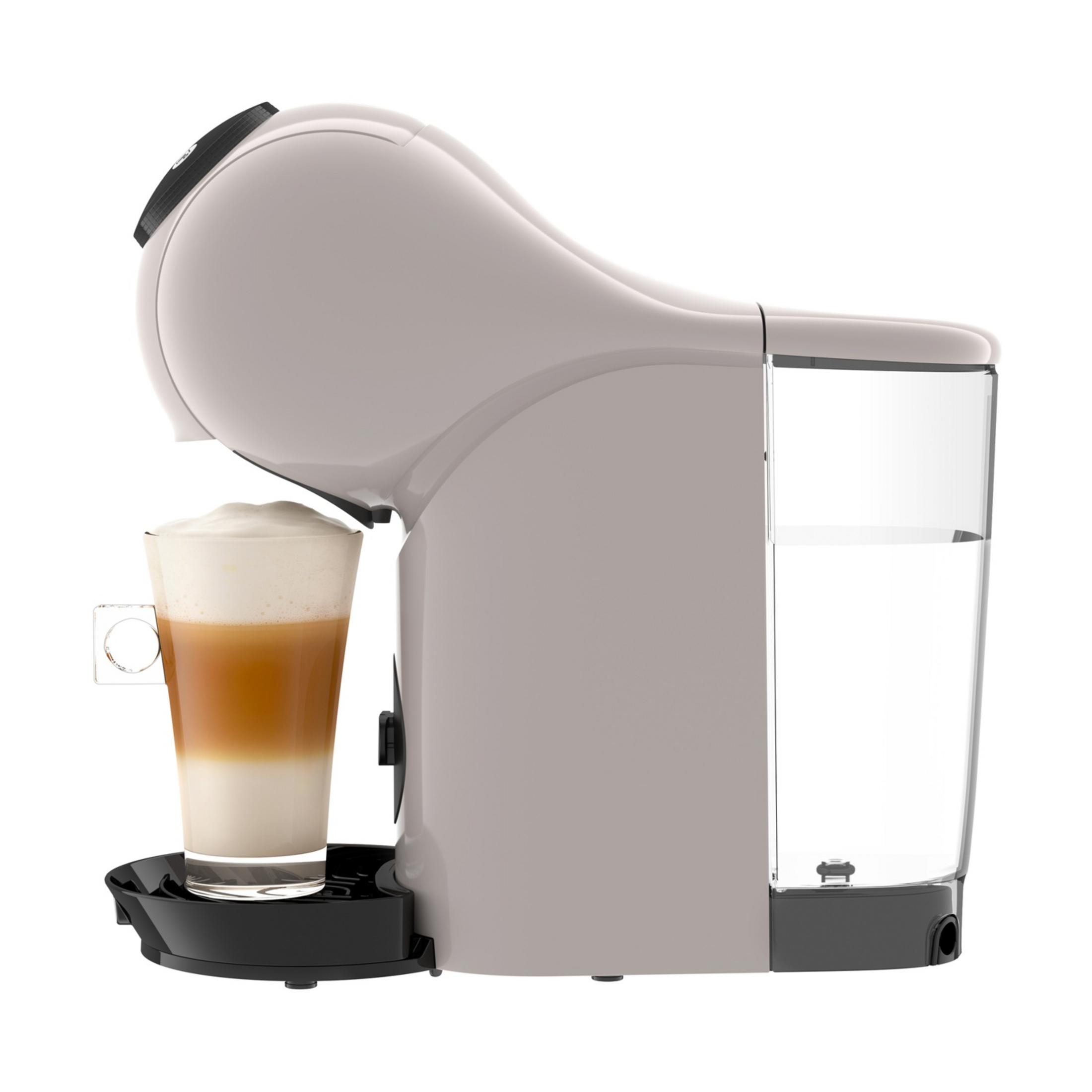 Graue Kaffeemaschine mit Glas und Kaffeegetränk, weißer Hintergrund.