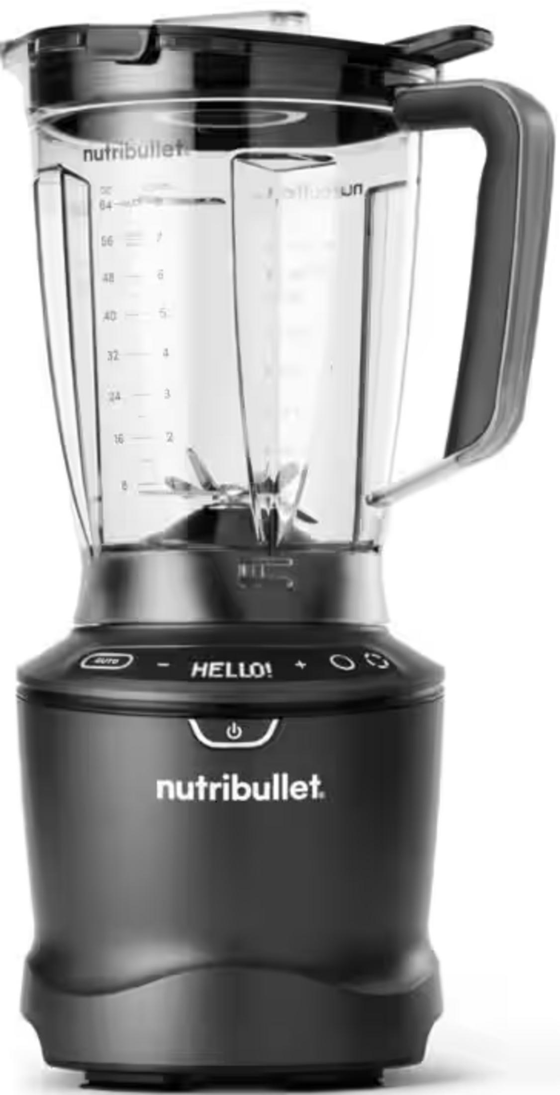 Ein schwarzer Nutribullet-Standmixer mit transparentem Krug und silbernen Messmarkierungen.
