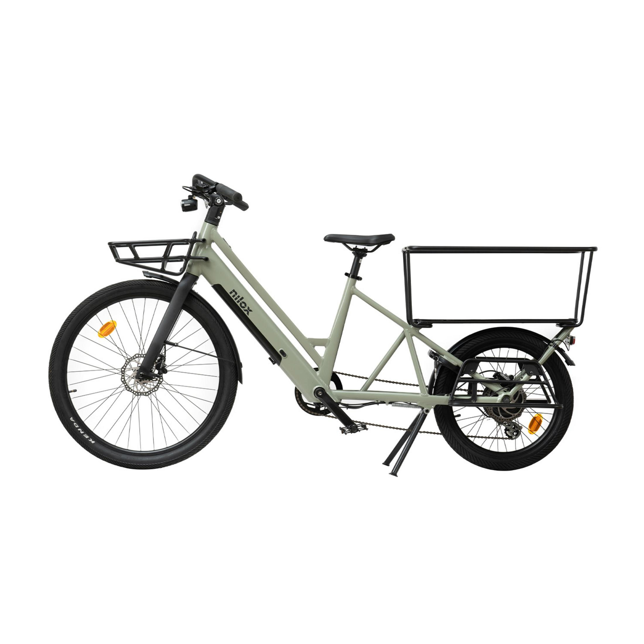 Bicicletta da carico verde chiaro con portapacchi anteriore e posteriore neri.