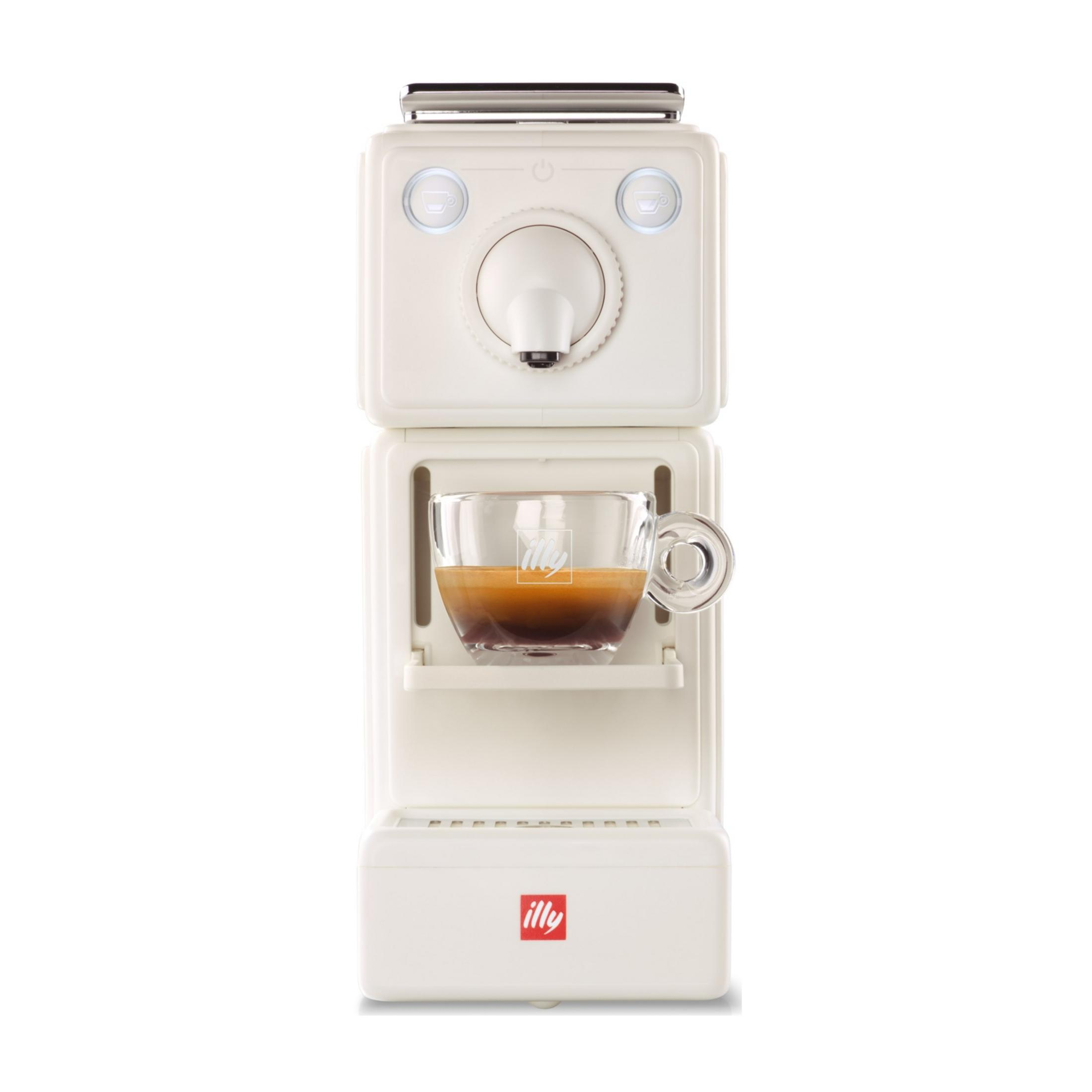 Eine weiße Kaffeemaschine mit einer Espressotasse mit Kaffee.